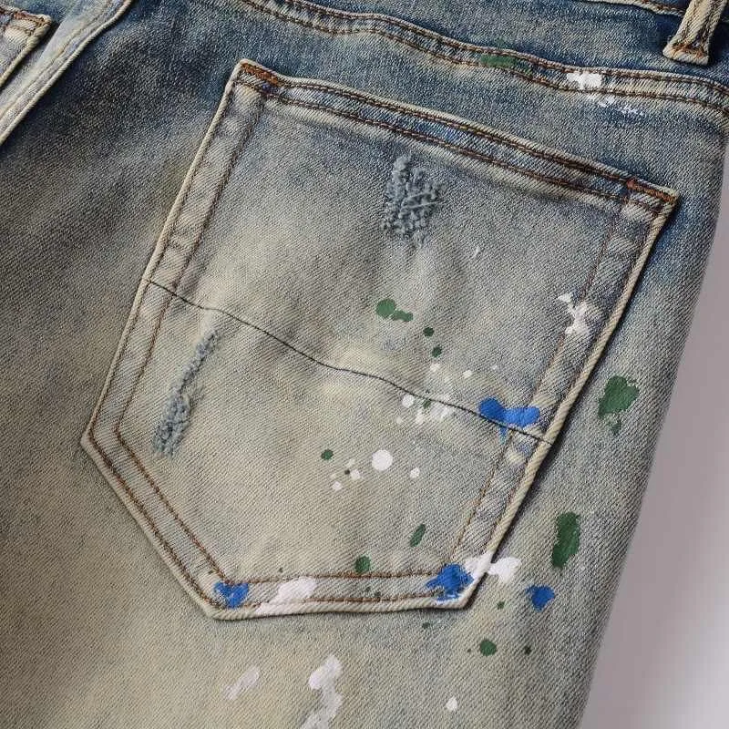 P166 Top replica AMIRI splash-ink medal patch embroidered jeans trousers AMIRI high street basic ripped tight stretch jeans trousers Amiriamiri is transliterated as Emil, which is the name of the founder. Mike Amiri, the founder of amiri, grew up in Los Angeles, USA. He was influenced by the local street culture Rock since childhood, so he founded the amiri brand named after himself. A variety of fashion brand clothing meets the needs of different fashion players. Amiri clothing has novel and unique styles and is a well-known street brand in the United States. Many of its styles and styles are loved by many street photographers. Various clothing styles meet the needs of different people, show their unique temperament, and show the trend of dressing. amiri's jeans are relatively famous. Not only do they have many styles, but the quality of the jeans is also very good. Many celebrities have also worn amiri brand jeans.  The jeans of the amiri brand break through the production process and cutting of the original jeans. The fabrics are relatively soft and comfortable, and are not as hard as some jeans, which can irritate the skin and cause the skin to bleed when worn. Los Angeles trendy brand Amiri's jeans are made with great detail from tailoring to texture, adding wrinkles, bullet holes, damage and other details to add to the trendiness of the jeans. You can choose the style that suits you according to your own needs. Only when you wear a suitable style can you have a certain sense of fashion.  In recent years, high street has become a word that appears more and more frequently in men's clothing. High street style has also become an important direction for everyone's matching. High street related items are basically inseparable from oversize or off-shoulder tops. The lower body is matched with trackpants or tight-fitting denim. In my opinion, the most representative one is perhaps annihilation. Color; picture color Size: m l xl xxl