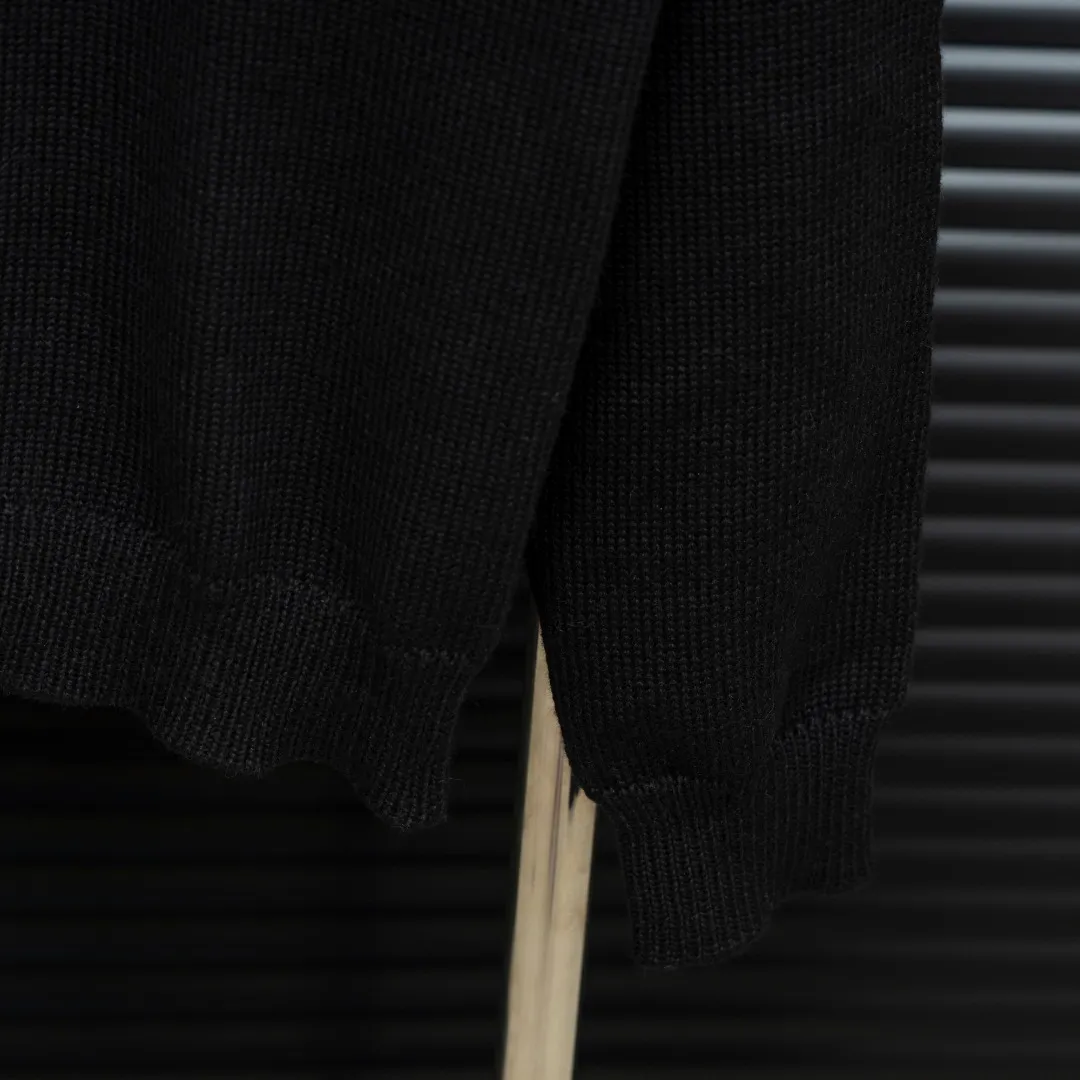 P290 Style: AMIRI high-density embroidered long-sleeved sweater Size: S-XXL Fabric: Wool blend Accessories: Full set of customized original accessories No gender distinction, same style for men and women