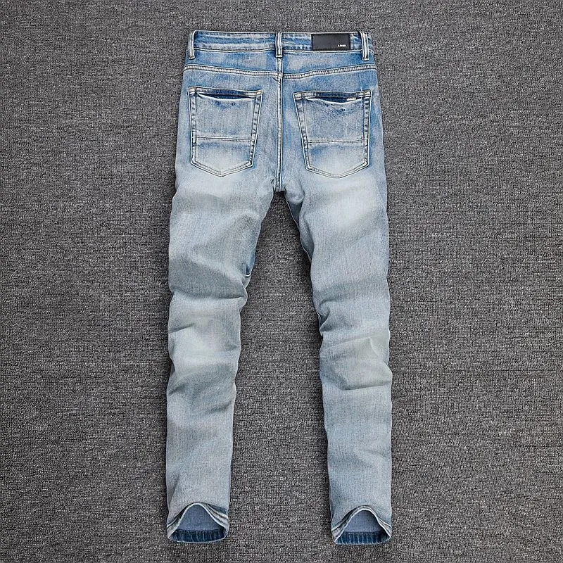 P246 💰 (Top version) AMIRI popular high street jeans slim fit stretch washed knife cut trousers for men. AMIRI amiri is transliterated as Emil, which is the name of the founder. Mike Amiri, the founder of amiri, grew up in Los Angeles, USA. He was influenced by local street culture and Punk Rock since childhood, so he founded the amiri brand named after himself. A variety of trendy clothing meets the needs of different fashion players. Amiri clothing has novel and unique styles and is a well-known street brand in the United States. The styles and styles of many clothes are loved by many street photographers. The various clothing styles meet the dressing needs of different people, show their unique temperament, and show the trend of dressing. amiri's jeans are relatively famous. Not only do they have many styles, but the quality of the jeans is also very good. Many celebrities have also worn amiri brand jeans. Color: Picture color Size: 28, 30, 32, 34, 36 28 30 32 34 36 Waist 71 76 81 86 91 Qianlang 26.5 27.5 28.5 29.5 30.5 Hou Lang 37 38 39 40 41 Foot 14 14.8 15.6 16.4 17.2 Foreign Minister 100 102 104 106 107