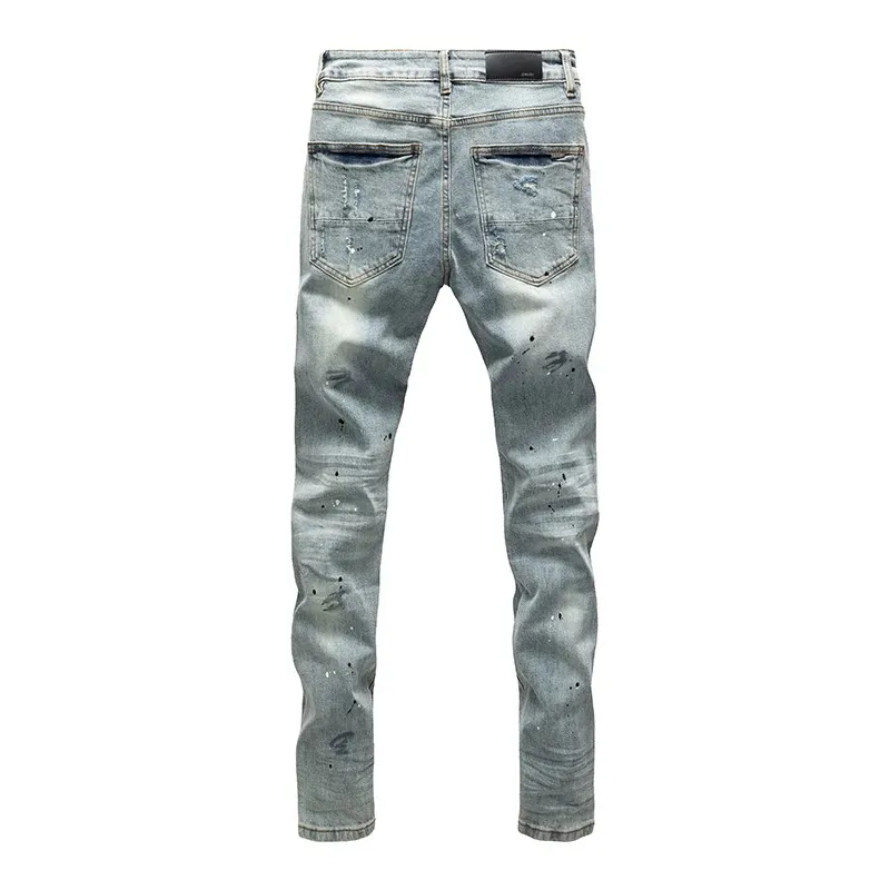 #N24 P246💰 (Top version) AMIRI hot high street jeans slim fit stretch washed knife cut trousers men's fashion AMIRI amiri is transliterated as Emil, which is the name of the founder. Mike Amiri, the founder of amiri, grew up in Los Angeles, USA. He was influenced by local street culture and Punk Rock since childhood, so he founded the amiri brand named after himself. A variety of trendy clothing meets the needs of different trendy players. Amiri clothing has novel and unique styles and is a well-known street brand in the United States. The styles and styles of many clothes are loved by many street photographers. The various clothing styles meet the dressing needs of different people, show their unique temperament, and show the trend of dressing. amiri's jeans are relatively famous. Not only do they have many styles, but the quality of the jeans is also very good. Many celebrities have also worn amiri brand jeans. Color: Picture color Size: 28, 30, 32, 34, 36 28 30 32 34 36 Waist 71 76 81 86 91 Qianlang 26.5 27.5 28.5 29.5 30.5 Hou Lang 37 38 39 40 41 Foot 14 14.8 15.6 16.4 17.2 Foreign Minister 100 102 104 106 107