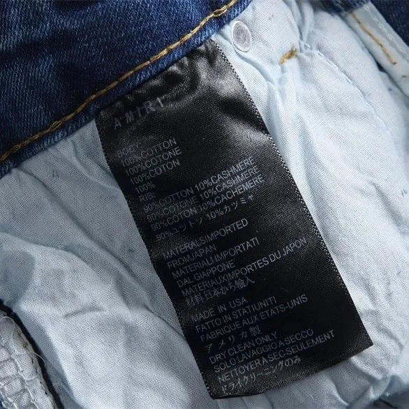 P186 💰 AMIRI patch embroidery jeans trousers AMIRI high street basic ripped tight elastic jeans trousers amiri brand jeans break the production process and cutting of the original jeans, the fabrics are softer and more comfortable Hand-sewn collar label Customized logo buttons Genuine leather tag Color: Picture color Size: 30-32-34-36
