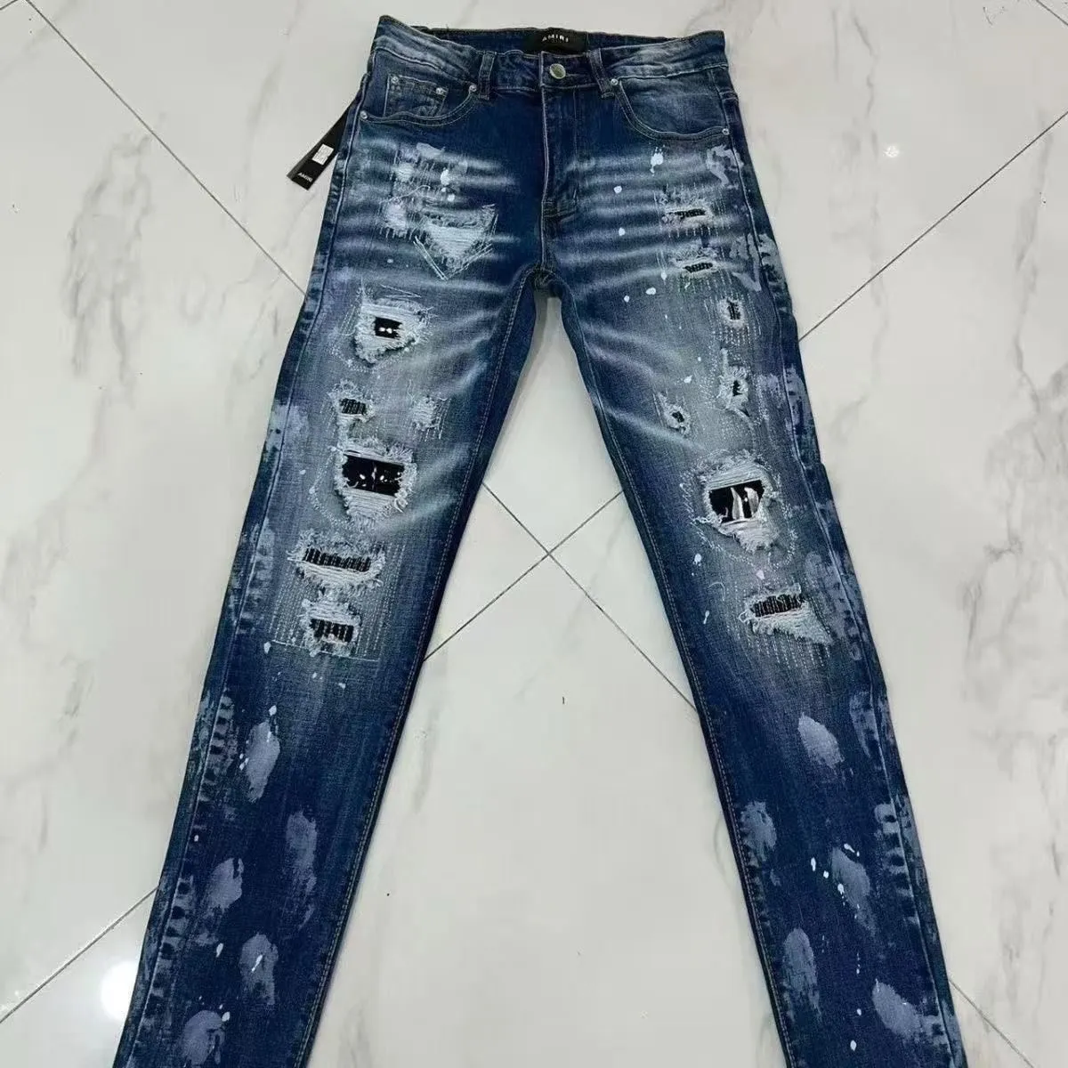 P196 Style No. Cc958 AMIRI MX1 high street splashed ink ripped jeans slim fit trousers FOG high street men's trend AMIRI In recent years, high street has become an increasingly frequent term in men's clothing. High street style has also become an important direction for everyone to match. Oversize is basically indispensable for high street related items. Color: Picture color Code number: m-2xl