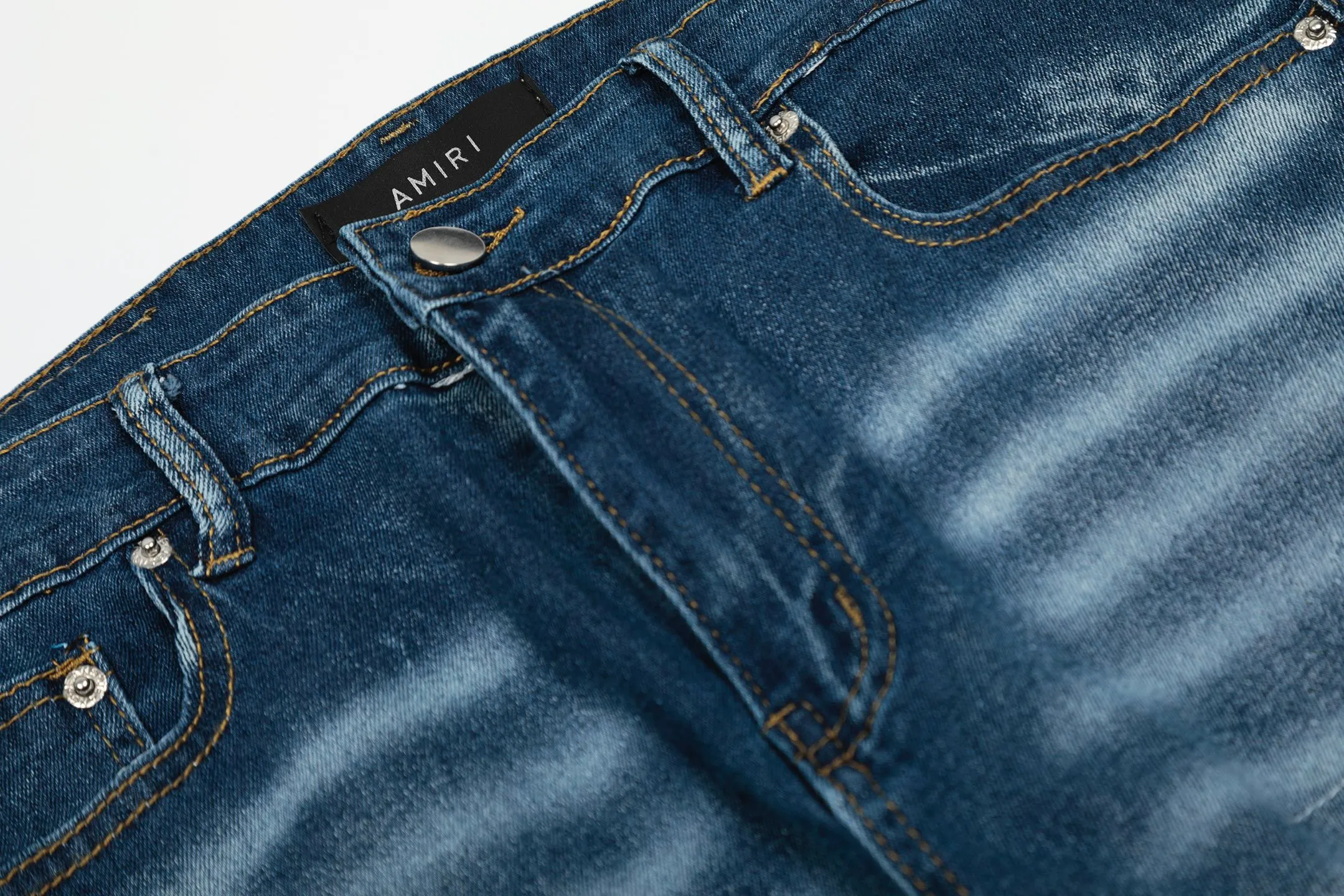 #M53 P168💰 AMIRI patch embroidery jeans trousers AMIRI high street basic ripped tight elastic jeans trousers amiri brand jeans break the production process and cutting of the original jeans, the fabrics are softer and more comfortable Hand-sewn collar label Customized logo buttons Genuine leather tag Color: Picture color Size: 30-32-34-36