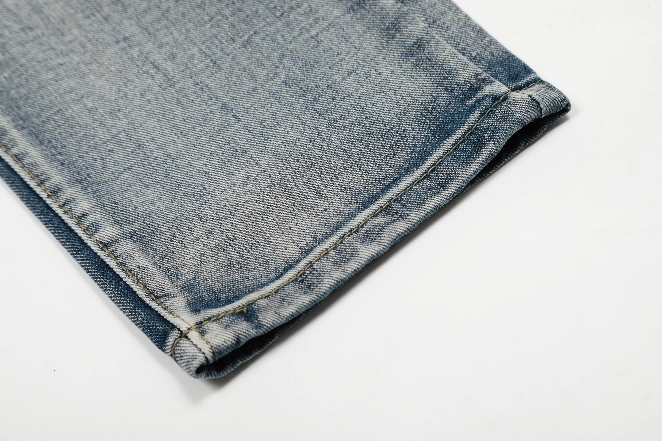 #M14 P168💰 Heavyweight AMIRI 24ss embroidery wings high street jeans slim fit stretch washed knife cut hole trousers FOG high street men's trend AMIRI amiri is transliterated as Emil, which is the name of the founder. Mike Amiri, the founder of amiri, grew up in Los Angeles, USA, and was influenced by local street culture and Punk Rock since he was a child. Due to his influence, he founded the amiri brand named after himself. A variety of trendy clothing meets the needs of different fashion players. Amiri clothing has novel and unique styles and is a well-known street brand in the United States. The styles and styles of many clothes are loved by many street photographers. The various clothing styles meet the dressing needs of different people, show their unique temperament, and show the trend of dressing. amiri's jeans are relatively famous. Not only do they have many styles, but the quality of the jeans is also very good. Many celebrities have also worn amiri brand jeans. Color: Picture color Size: 30-32-34-36