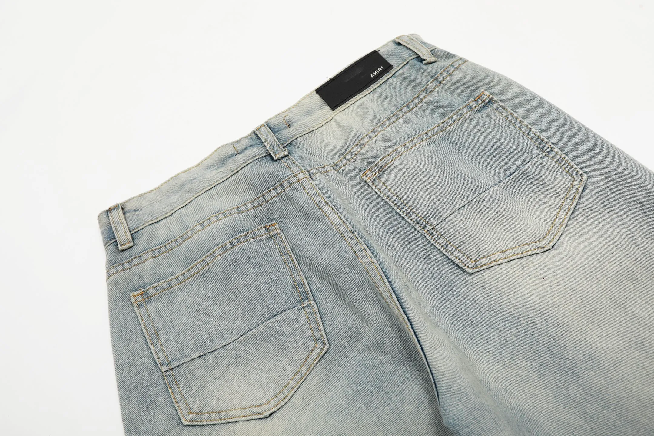 #M33 P168💰 Amiri classic embroidered patched leather ripped letter jeans, slim fit jeans, produced by a major washed factory, full of high-end feel, partially destroyed knee design with patchwork leather design, has been used as a facade design, leather waist nameplate, the focus of this style is not on the washing, but on the destroyed shape and version. The secret lies in the craftsmanship of the master. The cost of post-processing, grinding, cutting, etc. is far beyond the cost of assembly line products. Color: Picture color Size: 30-32-34-36