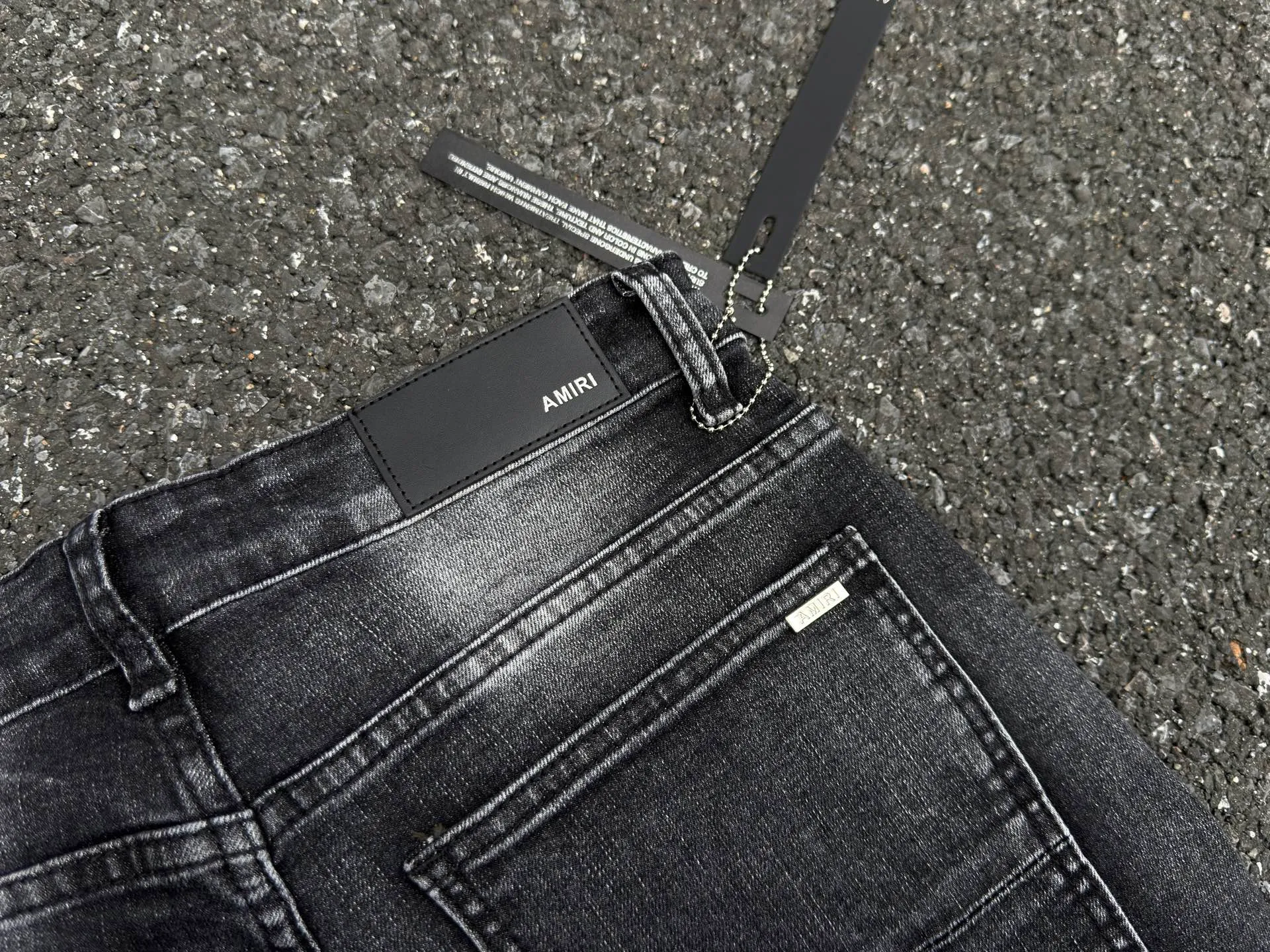 P240 💰AM03 AMIRI new jeans, washed ripped holes, whiskered leather denim trousers, same style for men and women Size: S-XL (28-34)