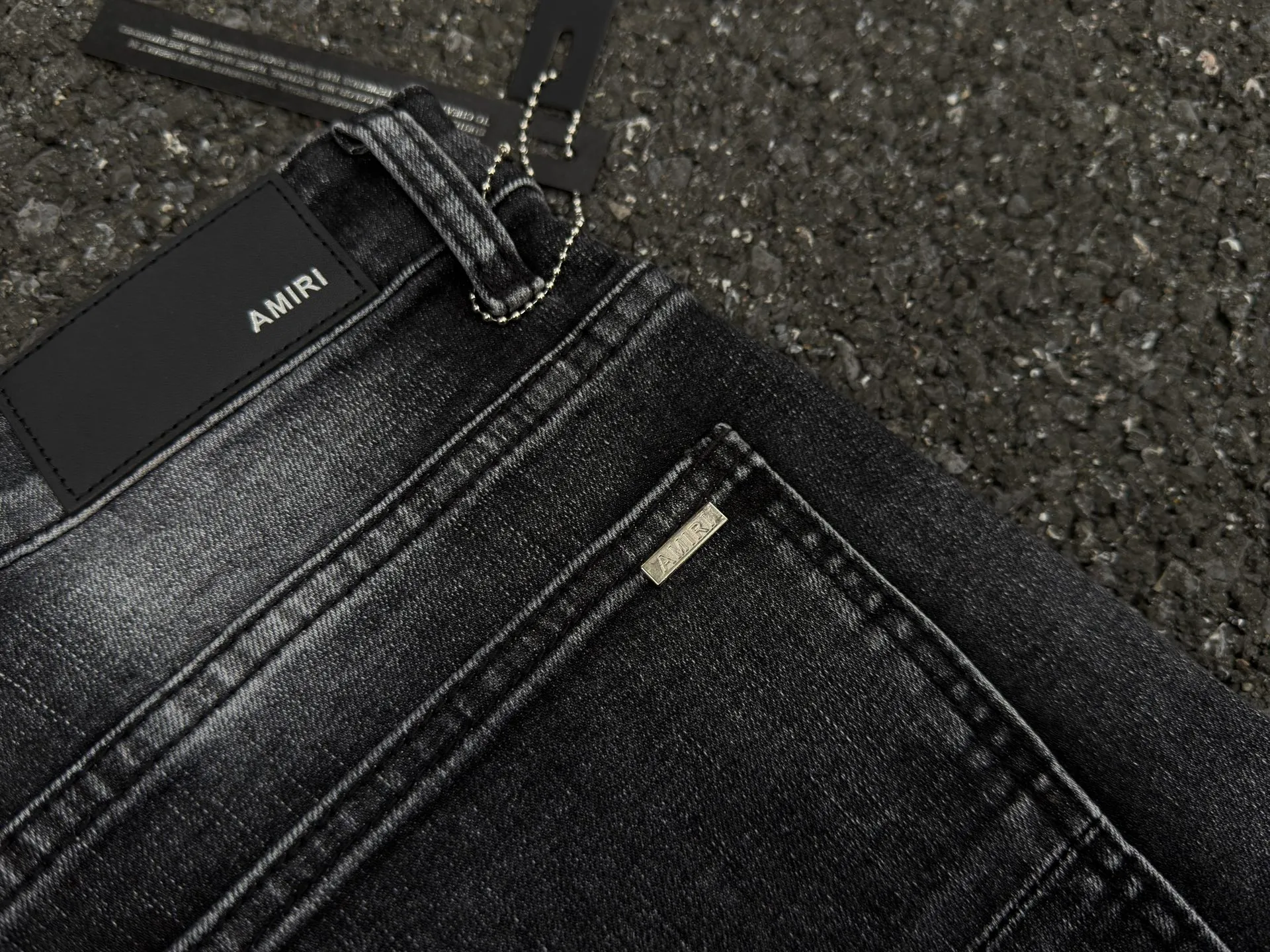 P240 💰AM03 AMIRI new jeans, washed ripped holes, whiskered leather denim trousers, same style for men and women Size: S-XL (28-34)