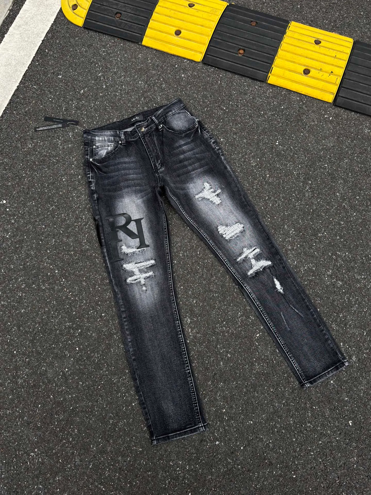 P240 💰AM03 AMIRI new jeans, washed ripped holes, whiskered leather denim trousers, same style for men and women Size: S-XL (28-34)