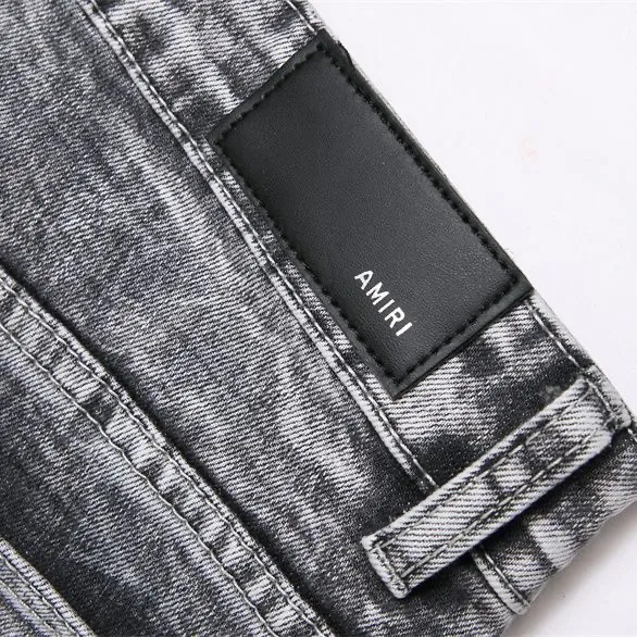 P186 💰 AMIRI patch embroidery jeans trousers AMIRI high street basic ripped tight elastic jeans trousers amiri brand jeans break the production process and cutting of the original jeans, the fabrics are softer and more comfortable Hand-sewn collar label Customized logo buttons Genuine leather tag Color: Picture color Size: 30-32-34-36