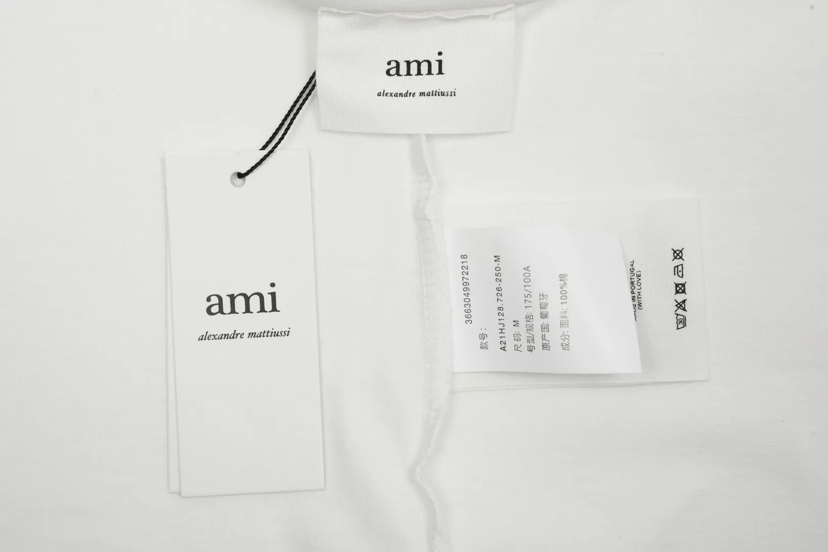 🅿️116 "The first quality in the market" Style number: LT3109# Ami Ami 2024ss spring and summer classic new embroidered love short sleeves We have been making this style for the third year. At the beginning, there were no counters in mainland China and we were already making it. The quality and details are invincible. Order with confidence and pay attention to the details. ✅2024 newly upgraded two-end folding handmade main wheat. Restore the counter. ✅240G Xinjiang long-staple cotton top double yarn. The shrinkage rate is controlled at 2%. Export-grade solid color quality, truly not easy to deform, shrink or fade. ✅Details are the only one in Guangzhou. Half-fold neck design at the counter. Complex workmanship. ✅The maximum size can be worn up to 230 catties. No pressure to export to Europe and the United States. Sizes S-XL Color (8 colors): Black, navy, oatmeal, pink, white, gray, light blue, rose pink