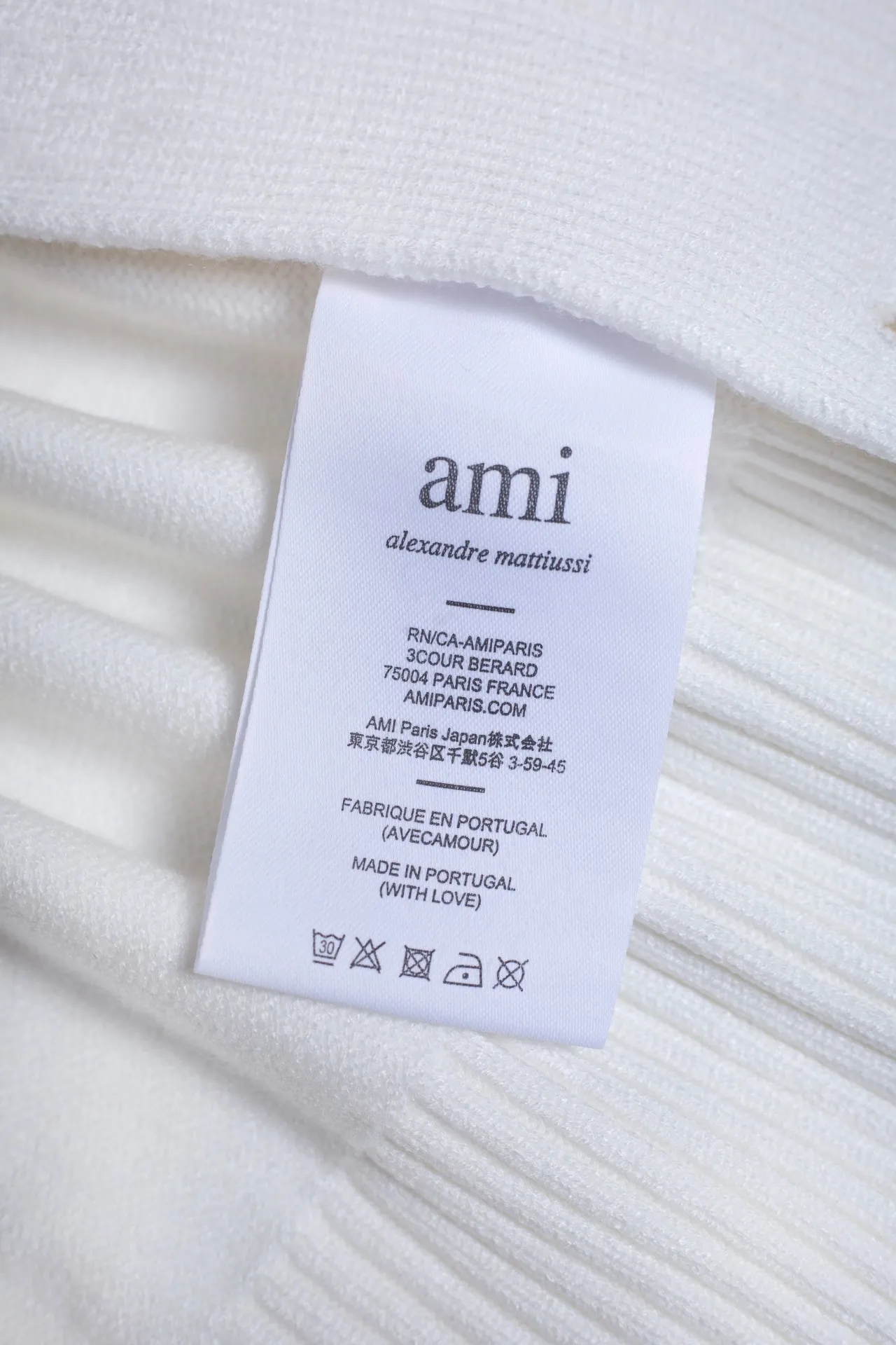 P186 Style No.: MQ802 AMI Classic Big Love Series Jacquard Cardigan Sweater Highest Version Supports Comparison Color: White Black Heart Size: S-XL
