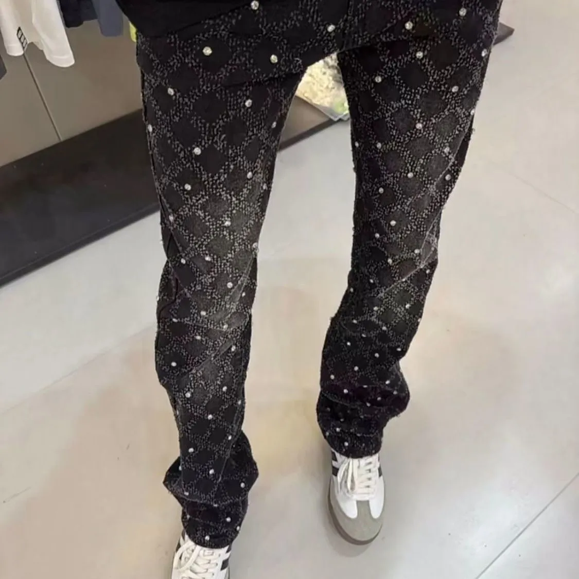#N01 P220💰 AM micro-flared baby's breath jeans light luxury jeans AMIRI jeans trousers micro-elastic jeans trousers amiri brand jeans break the production process and cutting of the original jeans, the fabrics are softer and more comfortable Hand-sewn collar label Customized logo buttons Genuine leather tag Color: Picture color Size: 28-30-32-34-36
