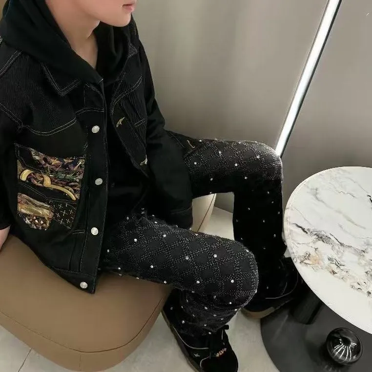 #N01 P220💰 AM micro-flared baby's breath jeans light luxury jeans AMIRI jeans trousers micro-elastic jeans trousers amiri brand jeans break the production process and cutting of the original jeans, the fabrics are softer and more comfortable Hand-sewn collar label Customized logo buttons Genuine leather tag Color: Picture color Size: 28-30-32-34-36