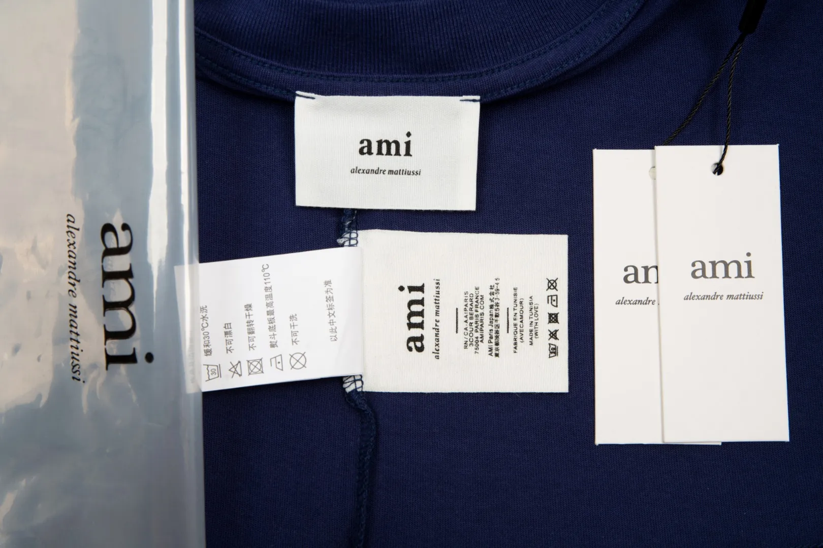 Ami Amy 2024ss autumn classic small embroidered love short sleeves ✅2024 newly upgraded two-end folded handmade main wheat Restore counter ✅240G Xinjiang long-staple cotton top double yarn Shrinkage controlled at 2% Export-grade solid color quality It is truly not easy to deform, shrink, and does not fade ✅The maximum size can be worn up to 230 pounds No pressure for exporting to Europe and the United States Size S-XL Color: 7 colors white black gray color blue Navy blue dark green brown