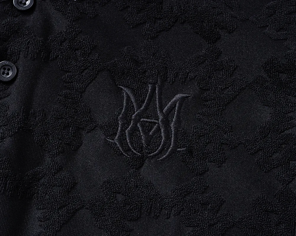 P150 Mili's 2026 spring and summer official website's new lapel T-shirt is made of towel jacquard fabric and embroidered on the chest. It is handsome, the fabric is comfortable, the workmanship is rigorous, and the stitching is neat. Good upper body effect·Size M-3XL black