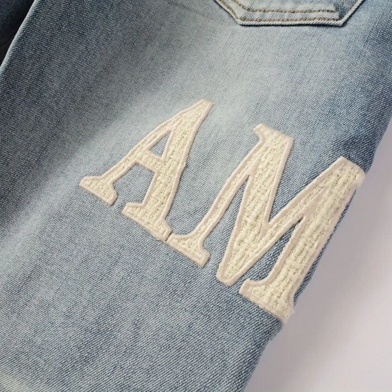 P166 Top replica AMIRI splash-ink medal patch embroidered jeans trousers AMIRI high street basic ripped tight stretch jeans trousers Amiriamiri is transliterated as Emil, which is the name of the founder. Mike Amiri, the founder of amiri, grew up in Los Angeles, USA. He was influenced by the local street culture Rock since childhood, so he founded the amiri brand named after himself. A variety of fashion brand clothing meets the needs of different fashion players. Amiri clothing has novel and unique styles and is a well-known street brand in the United States. Many of its styles and styles are loved by many street photographers. Various clothing styles meet the needs of different people, show their unique temperament, and show the trend of dressing. amiri's jeans are relatively famous. Not only do they have many styles, but the quality of the jeans is also very good. Many celebrities have also worn amiri brand jeans.  The jeans of the amiri brand break through the production process and cutting of the original jeans. The fabrics are relatively soft and comfortable, and are not as hard as some jeans, which can irritate the skin and cause the skin to bleed when worn. Los Angeles trendy brand Amiri's jeans are made with great detail from tailoring to texture, adding wrinkles, bullet holes, damage and other details to add to the trendiness of the jeans. You can choose the style that suits you according to your own needs. Only when you wear a suitable style can you have a certain sense of fashion.  In recent years, high street has become a word that appears more and more frequently in men's clothing. High street style has also become an important direction for everyone's matching. High street related items are basically inseparable from oversize or off-shoulder tops. The lower body is matched with trackpants or tight-fitting denim. In my opinion, the most representative one is perhaps annihilation. Color; picture color Size: m l xl xxl