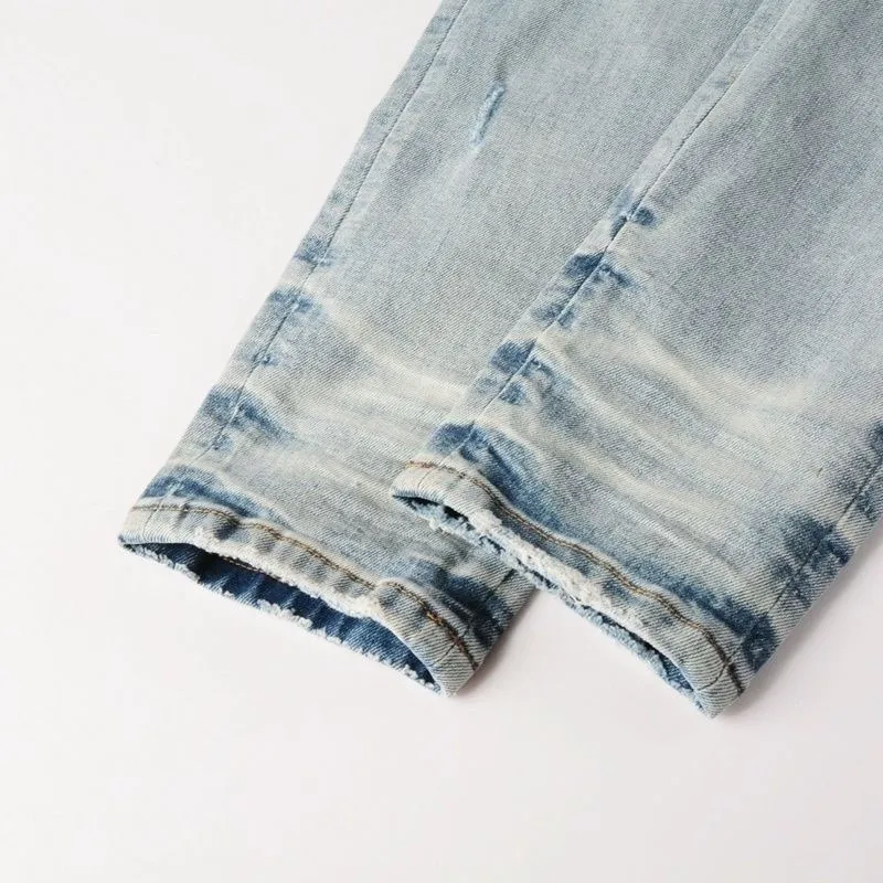 P166 Top replica AMIRI splash-ink medal patch embroidered jeans trousers AMIRI high street basic ripped tight stretch jeans trousers Amiriamiri is transliterated as Emil, which is the name of the founder. Mike Amiri, the founder of amiri, grew up in Los Angeles, USA. He was influenced by the local street culture Rock since childhood, so he founded the amiri brand named after himself. A variety of fashion brand clothing meets the needs of different fashion players. Amiri clothing has novel and unique styles and is a well-known street brand in the United States. Many of its styles and styles are loved by many street photographers. Various clothing styles meet the needs of different people, show their unique temperament, and show the trend of dressing. amiri's jeans are relatively famous. Not only do they have many styles, but the quality of the jeans is also very good. Many celebrities have also worn amiri brand jeans.  The jeans of the amiri brand break through the production process and cutting of the original jeans. The fabrics are relatively soft and comfortable, and are not as hard as some jeans, which can irritate the skin and cause the skin to bleed when worn. Los Angeles trendy brand Amiri's jeans are made with great detail from tailoring to texture, adding wrinkles, bullet holes, damage and other details to add to the trendiness of the jeans. You can choose the style that suits you according to your own needs. Only when you wear a suitable style can you have a certain sense of fashion.  In recent years, high street has become a word that appears more and more frequently in men's clothing. High street style has also become an important direction for everyone's matching. High street related items are basically inseparable from oversize or off-shoulder tops. The lower body is matched with trackpants or tight-fitting denim. In my opinion, the most representative one is perhaps annihilation. Color; picture color Size: m l xl xxl