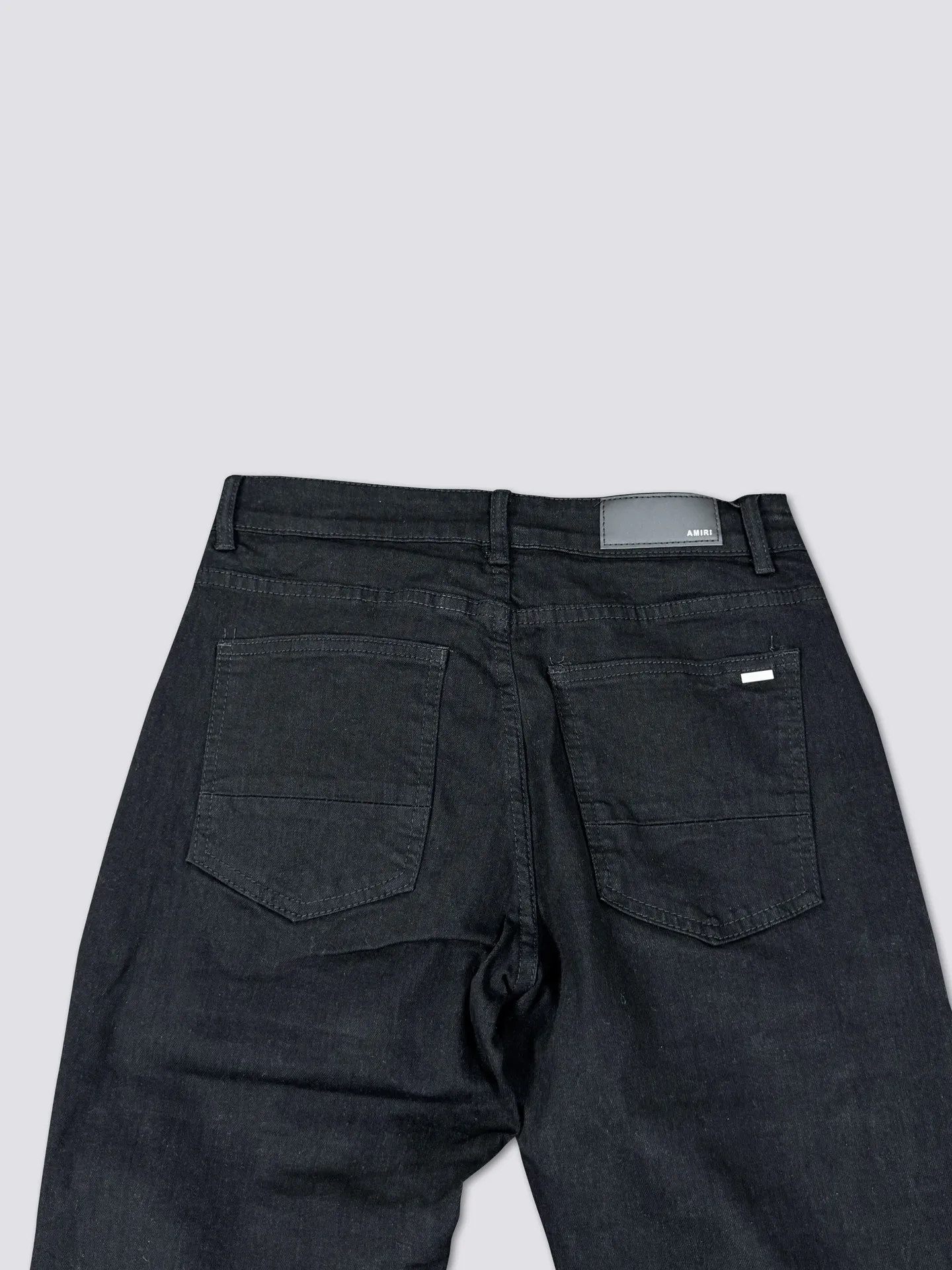 AMIRI's new jeans are washed and splashed with ink, ripped holes and silver diamond denim trousers, the same style for men and women. Color: black. Size: S-XL (28-34)