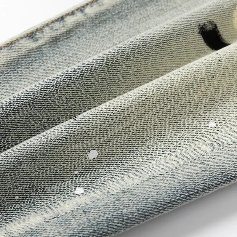#N26 P246💰 (Top version) AMIRI hot high street jeans slim fit stretch washed knife cut trousers for men AMIRI amiri is transliterated as Emil, which is the name of the founder. Mike Amiri, the founder of amiri, grew up in Los Angeles, USA. He was influenced by local street culture and Punk Rock since he was a child, so he founded the amiri brand named after himself. A variety of trendy clothing meets the needs of different trendy players. Amiri clothing has novel and unique styles and is a well-known street brand in the United States. The styles and styles of many clothes are loved by many street photographers. The various clothing styles meet the dressing needs of different people, show their unique temperament, and show the trend of dressing. amiri's jeans are relatively famous. Not only do they have many styles, but the quality of the jeans is also very good. Many celebrities have also worn amiri brand jeans. Color: Picture color Size: 28, 30, 32, 34, 36 28 30 32 34 36 Waist 71 76 81 86 91 Qianlang 26.5 27.5 28.5 29.5 30.5 Hou Lang 37 38 39 40 41 Foot 14 14.8 15.6 16.4 17.2 Foreign Minister 100 102 104 106 107