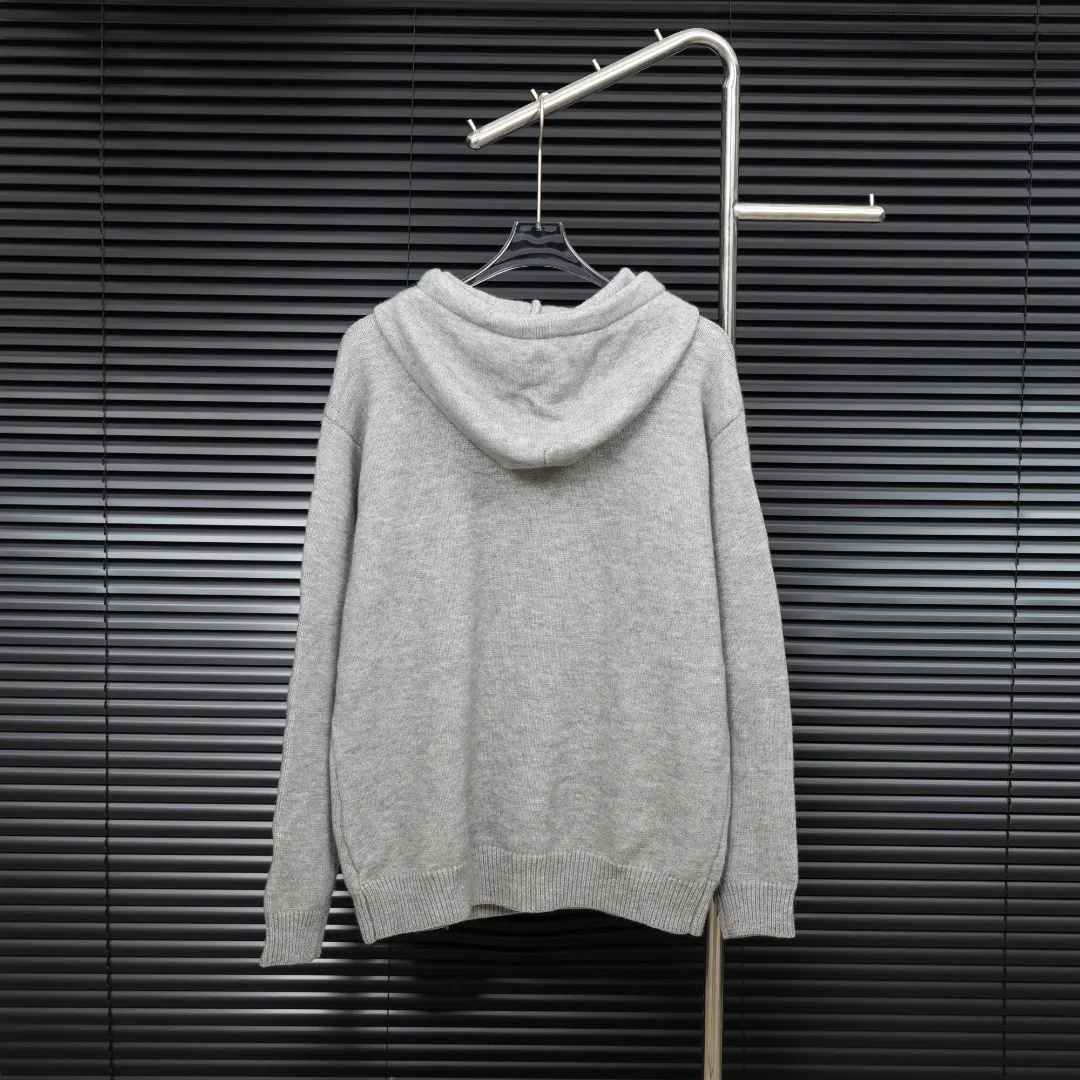 P360 Style: AMIRI Emile bone splicing hooded long-sleeved sweater Size: S-XXL Fabric: Wool blend Accessories: Full set of customized original accessories No gender distinction, same style for men and women