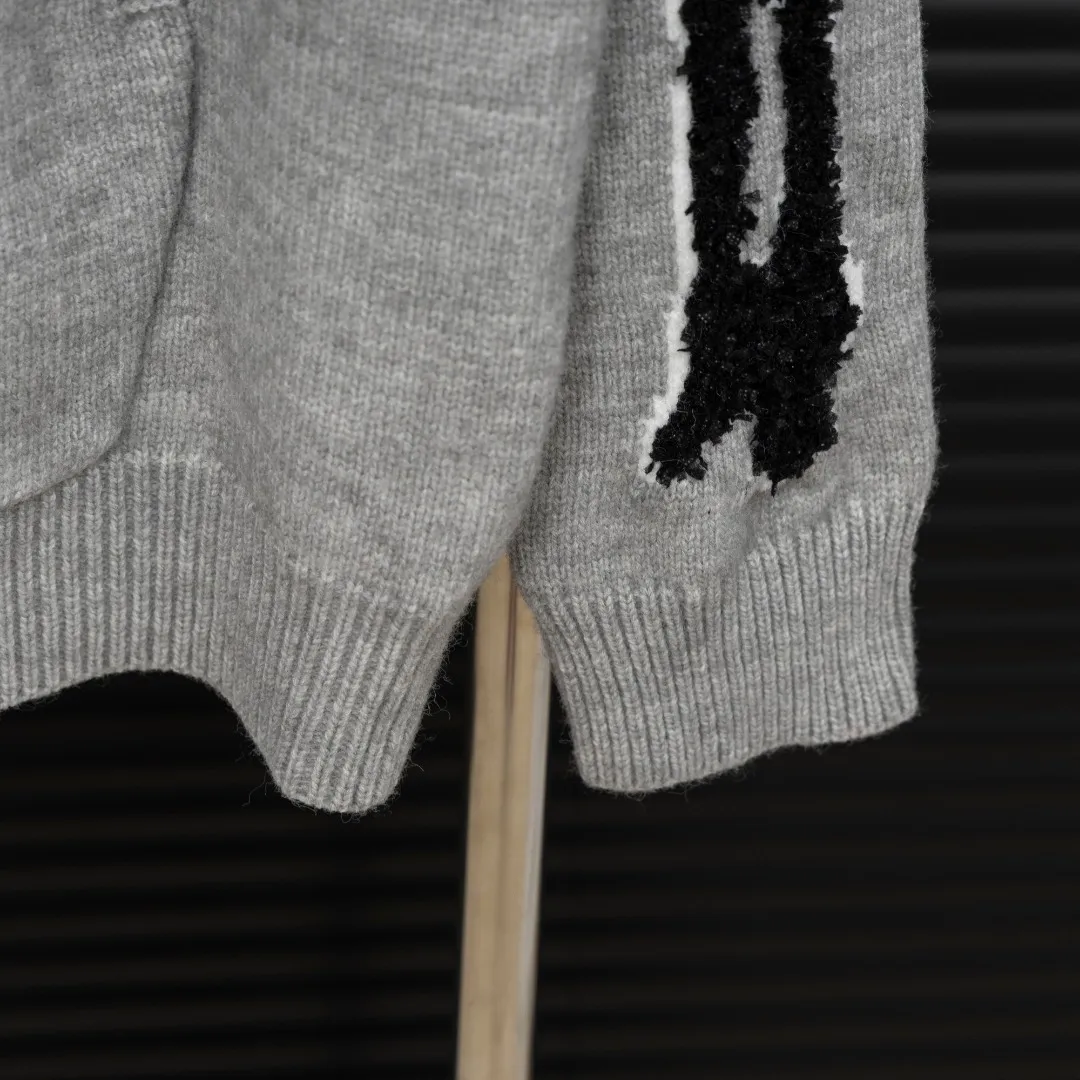 P360 Style: AMIRI Emile bone splicing hooded long-sleeved sweater Size: S-XXL Fabric: Wool blend Accessories: Full set of customized original accessories No gender distinction, same style for men and women