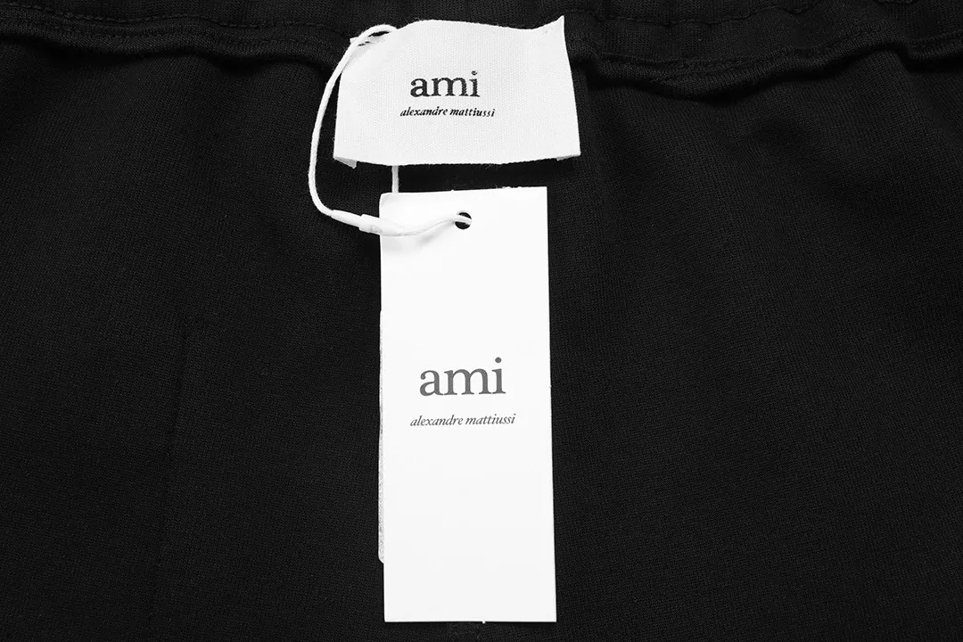 🅿️200 AMI 2025 new model, light luxury, embroidered love letters logo, essential for daily commuting for men and women, casual shorts ·Customized terry fabric ·Elastic + drawstring adjustable waistband ·Imported machine high-density embroidery technology ·Waist label, tag, three wash marks complete Color: Black Size: M L XL XXL XXXL