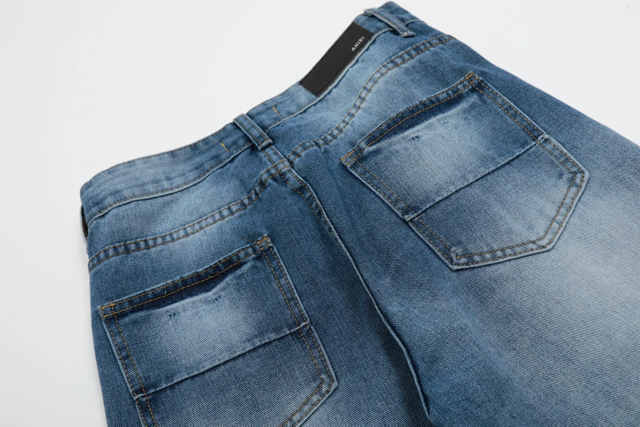 #M39 P168💰 Amiri classic embroidered patched leather distressed lettered jeans. Slim fit jeans. Produced by a major washed factory. Full of high-end. Partial destruction of the knees and patchwork design. Already used as a facade design. Leather waist nameplate. The focus of this style is not on the washing, but on the destroyed shape and version. The secret lies in the craftsmanship of the master. The cost of post-processing, grinding, cutting, etc. is far beyond the cost of assembly line products. Color: Picture color Size: 30-32-34-36