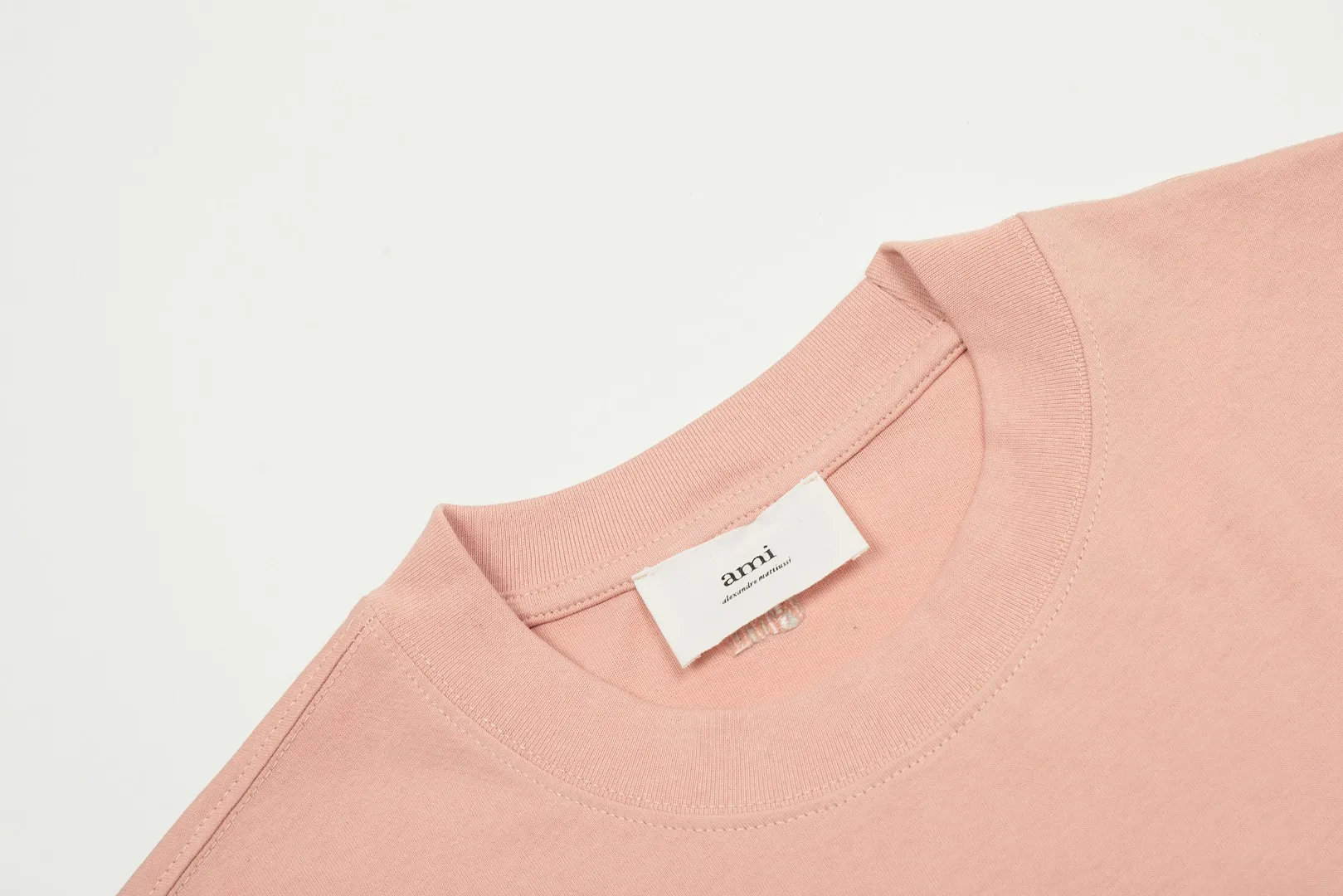 Ami Amy 2024ss autumn classic small embroidered love short sleeves ✅240G Xinjiang long-staple cotton top double yarn, shrinkage rate controlled at 2%, export-grade solid color quality, truly not easy to deform, shrink, and not fade ✅Maximum size can be worn 230 pounds, no pressure to export to Europe and the United States, size S-XL Color: 7 colors, white, black, gray, sky blue, navy, sapphire blue, dark green, coffee, brown, apricot Egg yolk, wine red, meat powder, taro purple