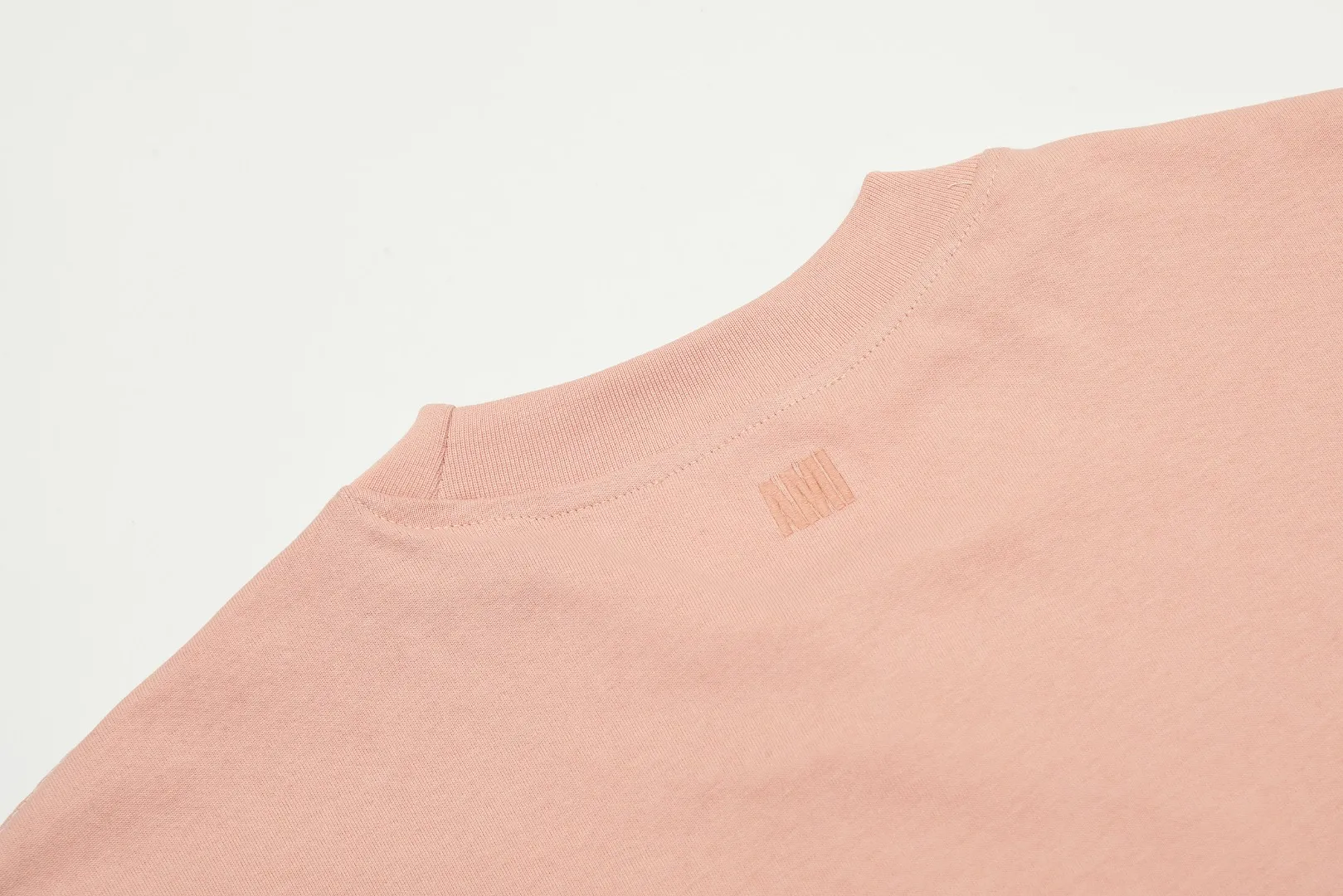 Ami Amy 2024ss autumn classic small embroidered love short sleeves ✅240G Xinjiang long-staple cotton top double yarn, shrinkage rate controlled at 2%, export-grade solid color quality, truly not easy to deform, shrink, and not fade ✅Maximum size can be worn 230 pounds, no pressure to export to Europe and the United States, size S-XL Color: 7 colors, white, black, gray, sky blue, navy, sapphire blue, dark green, coffee, brown, apricot Egg yolk, wine red, meat powder, taro purple