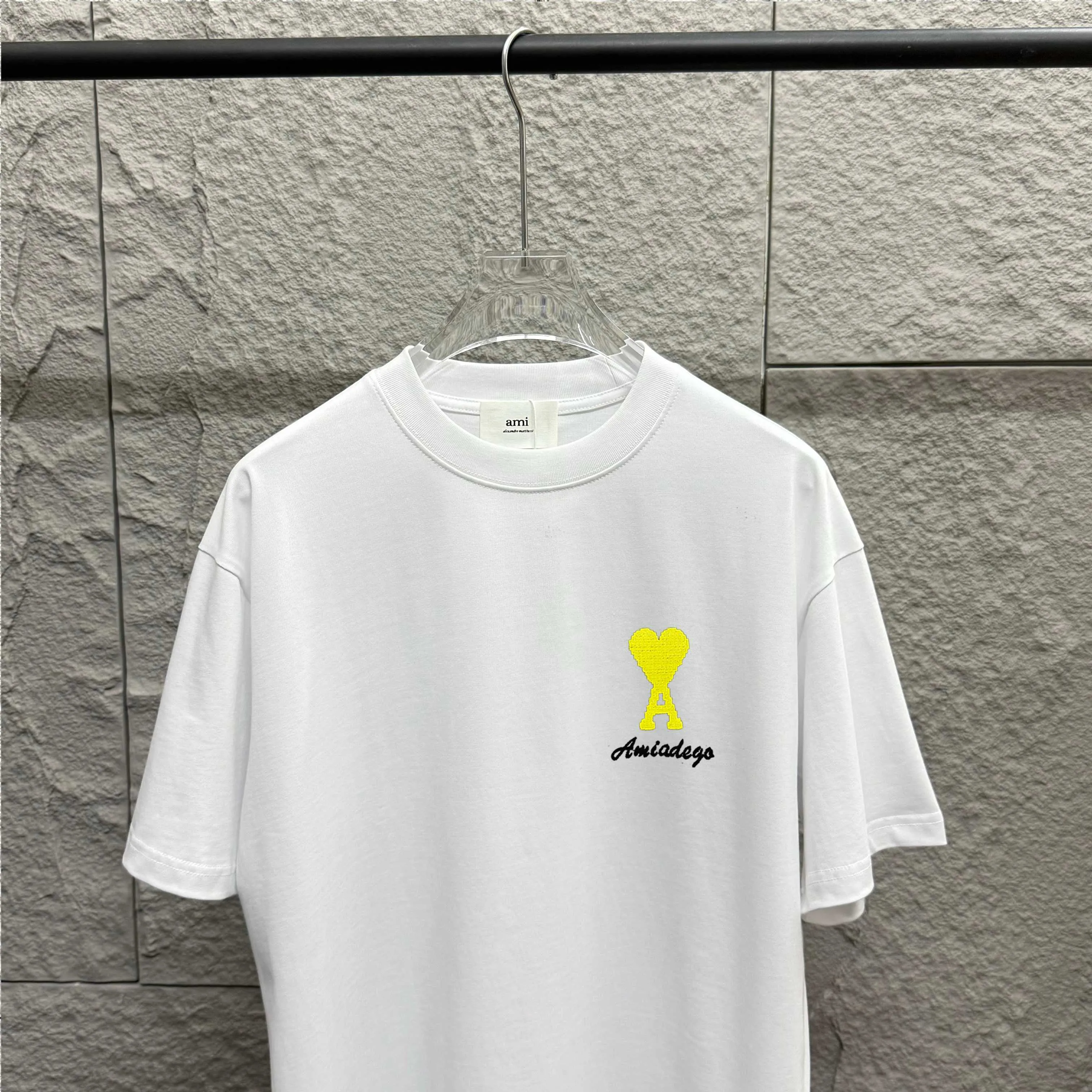 🅿️180 Ami* 2025 spring and summer new style Embroidered yellow love letters Customized double yarn plain cotton fabric Short-sleeved T-shirt Unisex Color: Black White Floral Gray Angora Red Size: S (90-130 catties) M (120-150 catties) L (140-165 catties) XL (160-180 catties) XXL (180-210 pounds)