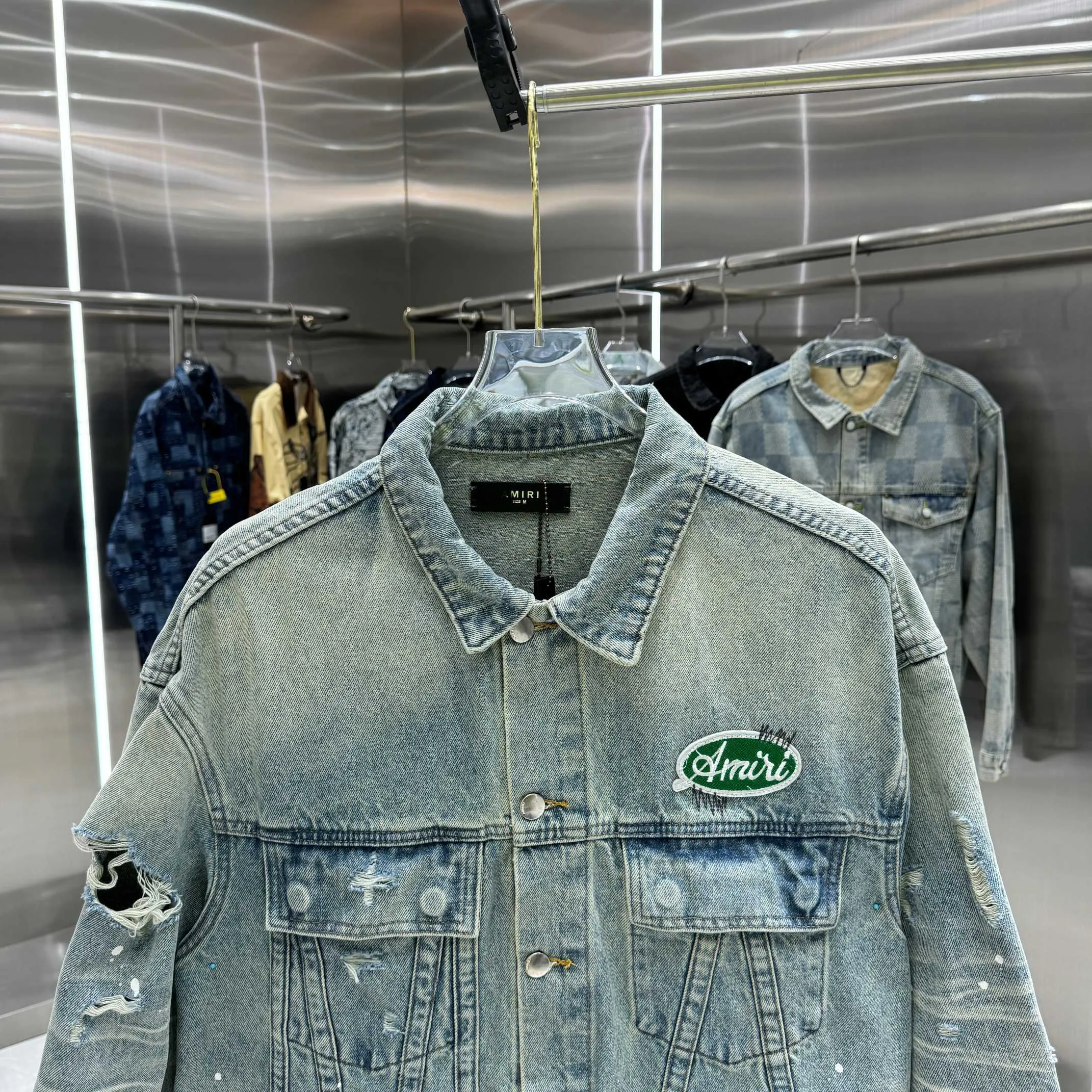 P410 Amiri hole graffiti LOGO leather brand pattern craft denim jacket street fashion style denim jacket jacket denim shirt color light blue size S M L XL