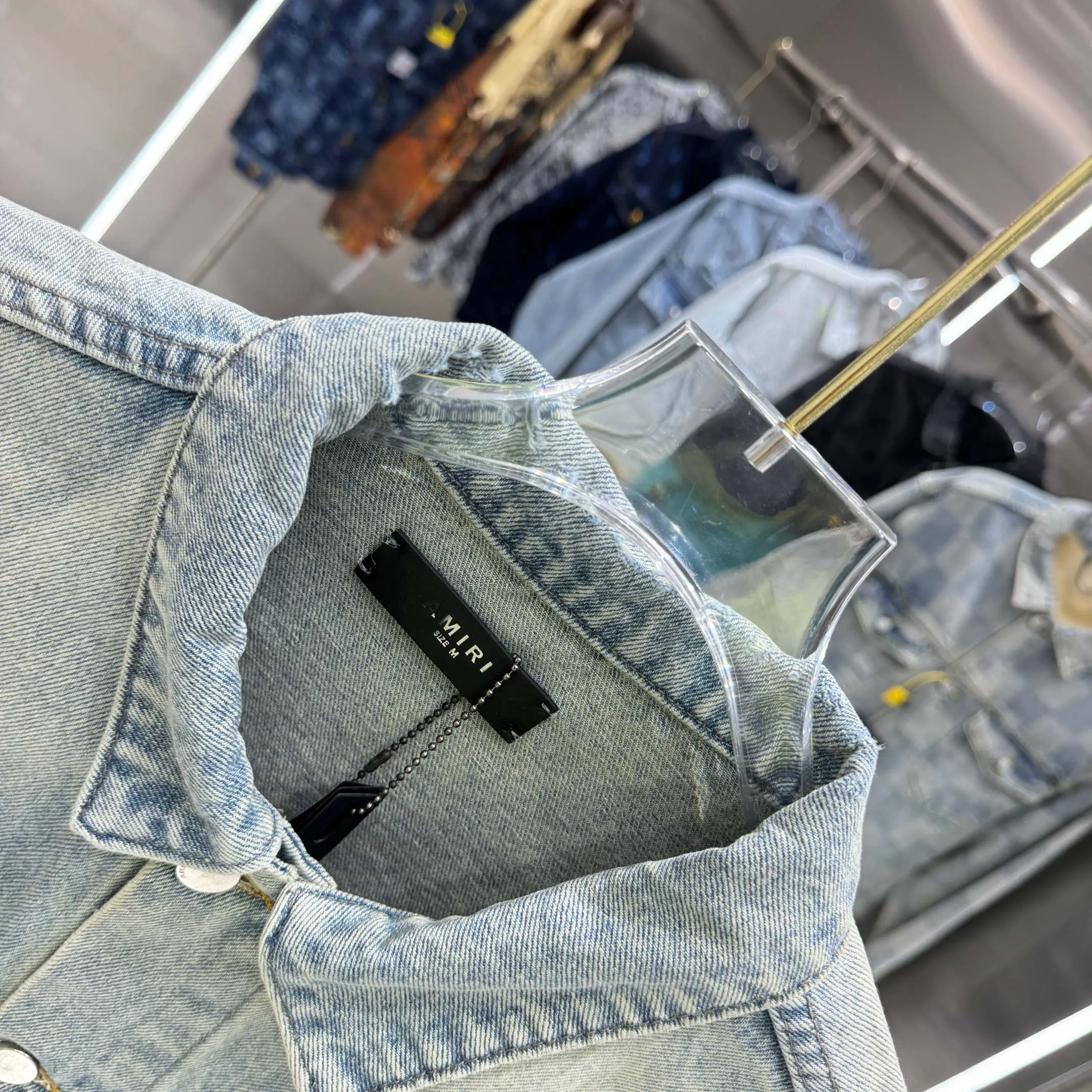 P410 Amiri hole graffiti LOGO leather brand pattern craft denim jacket street fashion style denim jacket jacket denim shirt color light blue size S M L XL