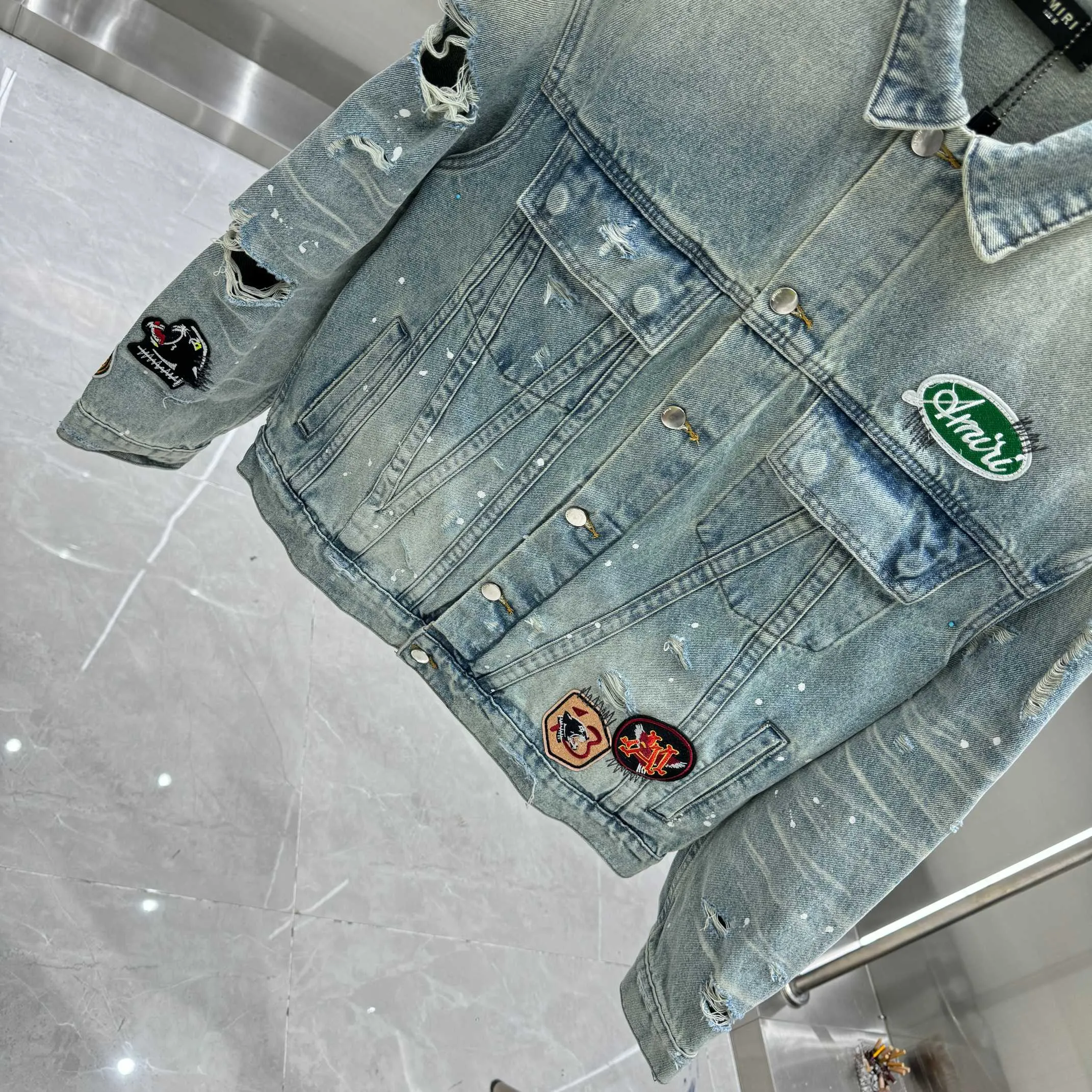 P410 Amiri hole graffiti LOGO leather brand pattern craft denim jacket street fashion style denim jacket jacket denim shirt color light blue size S M L XL