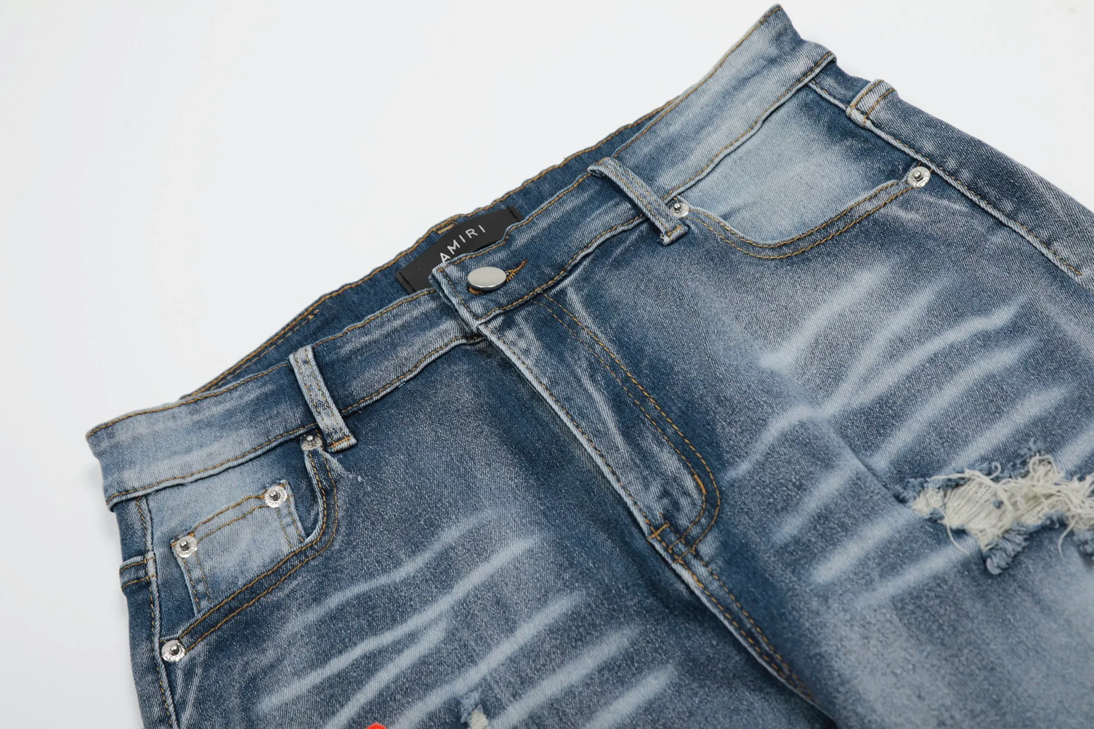#M38 P168💰 Amiri classic embroidered leather ripped letter jeans slim fit jeans. Produced by a major washed factory. Full of high-end. Knee part destroyed design with patchwork design. Already used as facade design. Leather waist nameplate. The focus of this style is not on washing, but on the destroyed shape and version. The secret lies in the craftsmanship of the master. The cost of post-processing, grinding, cutting, etc. is far beyond the cost of assembly line products. Color: Picture color Size: 30-32-34-36
