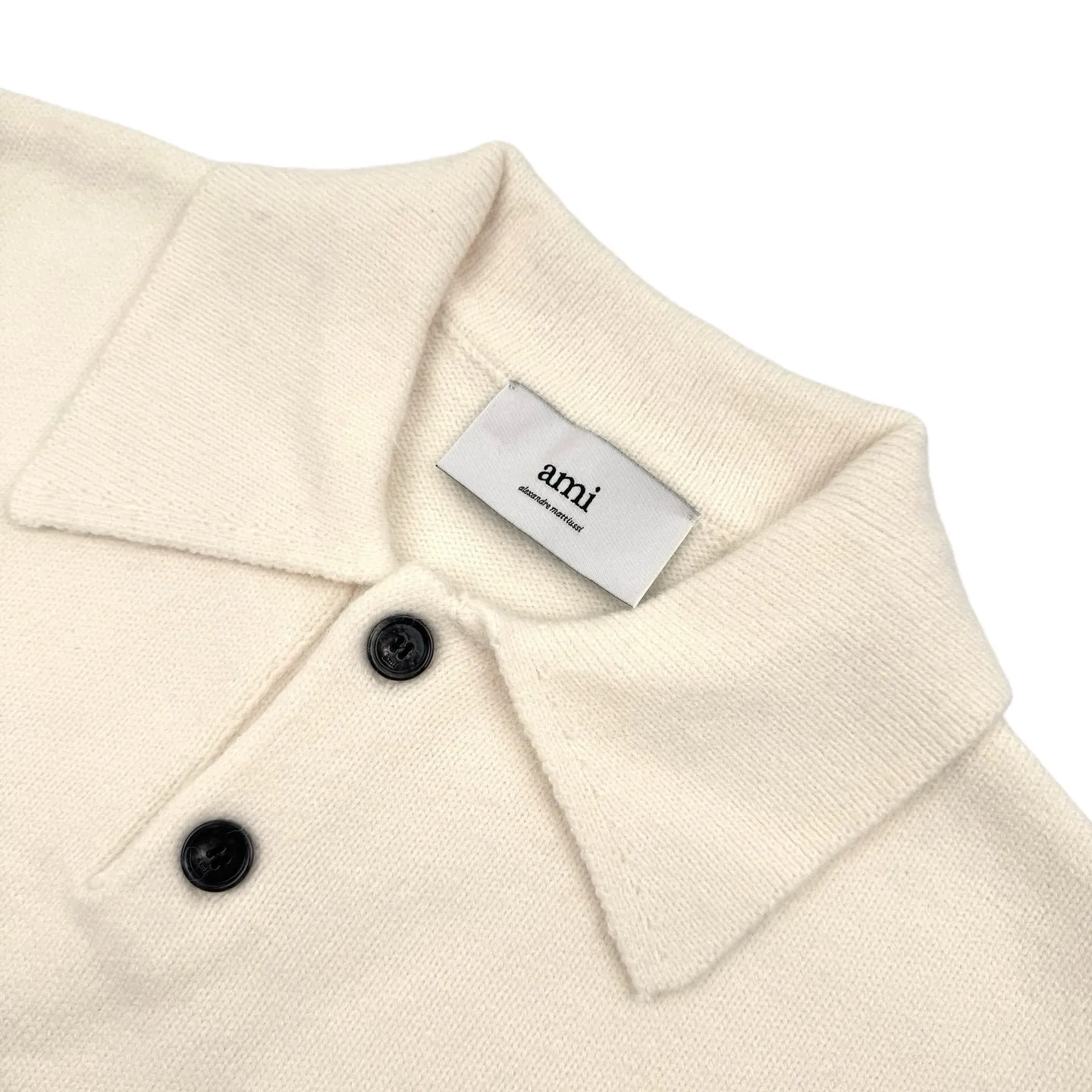 🅿️480 [Exclusive supply] Ami love jacquard woolen Polo shirt (apricot color). The original purchase was 4,700 and developed. The fabric is made of custom-woven luxurious Merino wool. It is soft and delicate, comfortable and close to the skin. It is made of high-grade gray ink. It is calm and restrained. A contrasting love heart jumps on the chest. It quietly exudes its own charming halo. The design of the Polo collar is full of brand recognition. It is neat and capable. The perfect blend of French laziness and modern fashion. It is the ultimate simplification of color. It also conveys the love and persistence of life. Meet the king of extreme simplicity, which is well-deserved and versatile. It is made of jacquard tissue imported from Germany. Precisely control the arrangement and interweaving of yarns. Carefully interweave on the loom. Ami love jacquard art pattern inlay. The fabric is more vivid and three-dimensional, and the ready-to-wear washing water is softened and deodorized through professional washing equipment and specific detergents. Deep cleans and deodorizes clothes to improve their feel and appearance. Size:S-M-L-XL