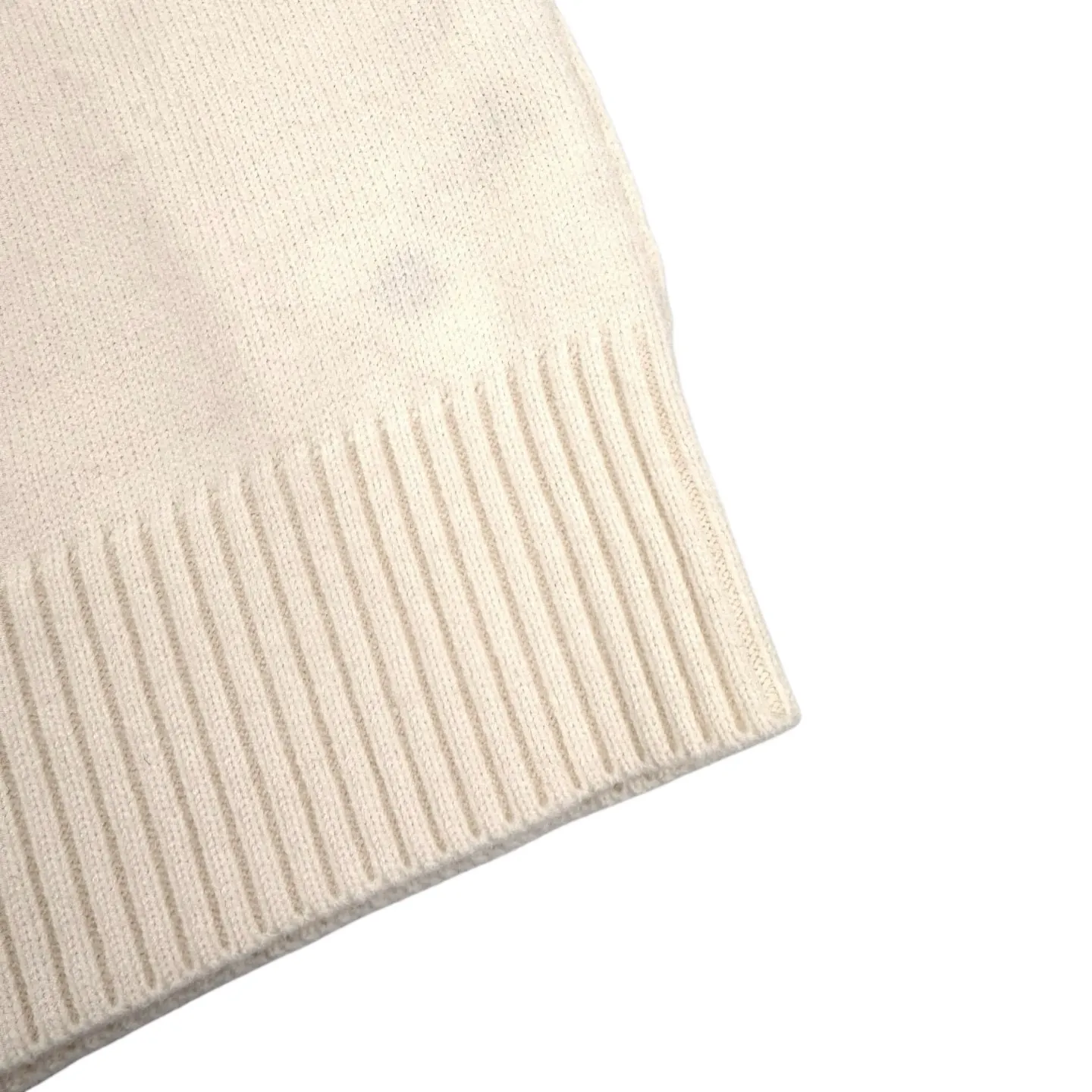 🅿️480 [Exclusive supply] Ami love jacquard woolen Polo shirt (apricot color). The original purchase was 4,700 and developed. The fabric is made of custom-woven luxurious Merino wool. It is soft and delicate, comfortable and close to the skin. It is made of high-grade gray ink. It is calm and restrained. A contrasting love heart jumps on the chest. It quietly exudes its own charming halo. The design of the Polo collar is full of brand recognition. It is neat and capable. The perfect blend of French laziness and modern fashion. It is the ultimate simplification of color. It also conveys the love and persistence of life. Meet the king of extreme simplicity, which is well-deserved and versatile. It is made of jacquard tissue imported from Germany. Precisely control the arrangement and interweaving of yarns. Carefully interweave on the loom. Ami love jacquard art pattern inlay. The fabric is more vivid and three-dimensional, and the ready-to-wear washing water is softened and deodorized through professional washing equipment and specific detergents. Deep cleans and deodorizes clothes to improve their feel and appearance. Size:S-M-L-XL