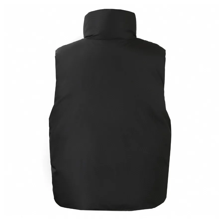 🅿️920 [Exclusive supply] Ami love padded embroidered down vest (black) The high-quality filling is made of 90 white duck down, weighing 160g, ensuring excellent thermal insulation performance. After strict screening and processing, the velvet is not easy to get drilled, ensuring durability. The fabric is made of taffeta fabric woven from 100% polyester fiber. It adopts warp and weft plain weave and is woven very tightly, making the surface of the fabric extremely smooth and flat, with a "skinny" and stiffness that is not easy to collapse. When rubbed or moved around, it will make a unique, crisp "rustling" sound. At the same time, it has a delicate plain texture and a soft, elegant silky luster. This kind of luster is not as dazzling as satin, but more restrained and advanced. The lining is made of 100% nylon. The high-density and tight weaving process prevents tiny lint from emerging from the gaps in the fabric. The smooth surface improves the putting on and taking off experience, and the excellent wear and tear resistance ensures damage caused by frequent use, while the light and soft texture does not affect the overall weight. The process involves tightly fixing the fabric and padding material to the frame of the embroidery machine. The embroidery machine uses sparse stitches along the padding layer's pattern to outline the filling area of ​​the pattern, and then runs the overlay layer's pattern, using dense stitches to perfectly cover the foam padding layer, thus forming a slightly raised love embroidery that feels soft and full, enhancing recognition while maintaining a low profile. Size:XS-S-M-L