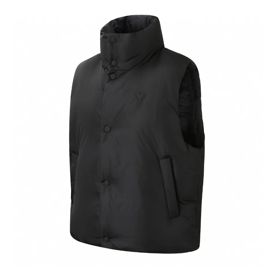 🅿️920 [Exclusive supply] Ami love padded embroidered down vest (black) The high-quality filling is made of 90 white duck down, weighing 160g, ensuring excellent thermal insulation performance. After strict screening and processing, the velvet is not easy to get drilled, ensuring durability. The fabric is made of taffeta fabric woven from 100% polyester fiber. It adopts warp and weft plain weave and is woven very tightly, making the surface of the fabric extremely smooth and flat, with a "skinny" and stiffness that is not easy to collapse. When rubbed or moved around, it will make a unique, crisp "rustling" sound. At the same time, it has a delicate plain texture and a soft, elegant silky luster. This kind of luster is not as dazzling as satin, but more restrained and advanced. The lining is made of 100% nylon. The high-density and tight weaving process prevents tiny lint from emerging from the gaps in the fabric. The smooth surface improves the putting on and taking off experience, and the excellent wear and tear resistance ensures damage caused by frequent use, while the light and soft texture does not affect the overall weight. The process involves tightly fixing the fabric and padding material to the frame of the embroidery machine. The embroidery machine uses sparse stitches along the padding layer's pattern to outline the filling area of ​​the pattern, and then runs the overlay layer's pattern, using dense stitches to perfectly cover the foam padding layer, thus forming a slightly raised love embroidery that feels soft and full, enhancing recognition while maintaining a low profile. Size:XS-S-M-L