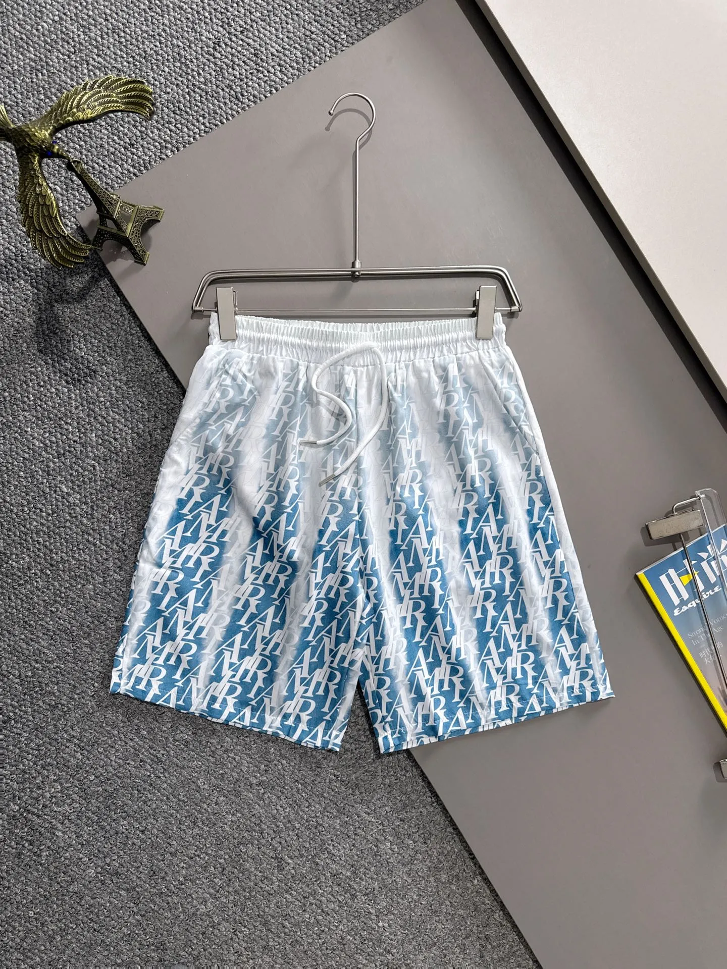 P360 AMIRI2025 summer classic LOGO design all-over printing suit, light and thin cotton full-body digital printing, made of high-quality polyester fiber fabric, breathable mesh lining is added to the pants, carefully created standard version, can be matched separately with clothes, versatile style for leisure time! The classic logo on the whole body is very eye-catching, showing a sense of luxury and style, becoming a classic and mainstream style that never goes out of style and is elegant! Extremely handsome, classic and heroic. Same style for men and women. Size: M-3XL (please note your height and weight when placing an order)