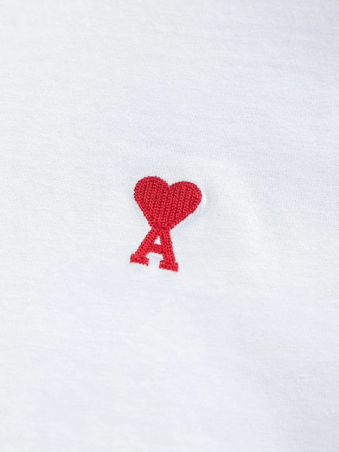 🅿️190 AMI Paris Ami ami ami love slightly wide version S-XL LV 26ss new products are available at the counter simultaneously. Multiple craftsmanship. Red small heart logo on the chest🪡 embroidery. Round neck short-sleeved T-shirt, same style for men and women! Consigned to one-to-one creation. Synchronized with the official website, pure cotton fabrics at the counter! It is close to the skin and comfortable, durable and easy to wear. It has a classic and simple logo design and meticulous original craftsmanship. Short-sleeves, a must-have item for men, do not appear to be the same for the general public, but must be unique and eye-catching. This LV short-sleeve is all about quality, comfort, and the same shape and fashion as always, including fabrics and tailoring techniques. We have put a lot of effort into it! 320 grams of washed pure cotton fabric, pure cotton is breathable, very refreshing and comfortable for daily wear. The rib knitting on the neckline is smooth and tight, and the neckline will not be skewed if you toss it casually. The loose version, you will find that it looks really good on the upper body. The overall is minimalist and neat, super versatile for daily use! Pair it casually with a pair of pants for a youthful look. A T-shirt will make your outfit crazy. It is a fashionable item that can never go wrong! Color: Black White Size: S-XL Size chart: S: Shoulder width 50-Bust 56-Length 70 M: Shoulder width 52-Bust 57-Length 72 L: Shoulder width 54-Bust 59-Length 74 XL: Shoulder width 56-Bust 62-Length 76