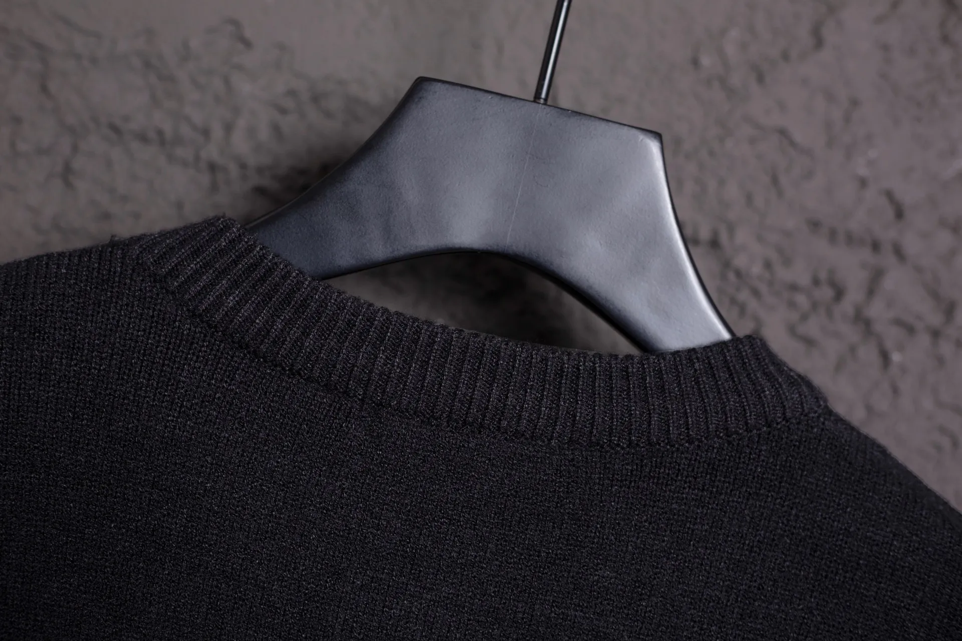 P170 AMI's new classic love chapter crew neck sweater, the highest version, supports comparison, color: black, size: S-XL