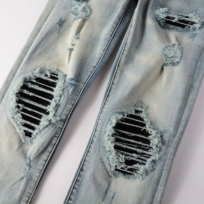 P166 Top replica AMIRI jeans trousers AMIRI high street basic ripped tight stretch jeans trousers Amiriamiri is transliterated as Emil, which is the name of the founder. Mike Amiri, the founder of amiri, grew up in Los Angeles, USA. He was influenced by the local street culture Rock since he was a child, so he founded the amiri brand named after himself. A variety of trendy clothing meets the needs of different fashion players. Amiri clothing has novel and unique styles and is a well-known street brand in the United States. Many of its styles and styles are loved by many street photographers. Various clothing styles meet the needs of different people, show their unique temperament, and show the trend of dressing. amiri's jeans are relatively famous. Not only do they have many styles, but the quality of the jeans is also very good. Many celebrities have also worn amiri brand jeans.  The jeans of the amiri brand break through the production process and cutting of the original jeans. The fabrics are relatively soft and comfortable, and are not as hard as some jeans, which can irritate the skin and cause the skin to bleed when worn. Los Angeles trendy brand Amiri's jeans are made with great detail from tailoring to texture, adding wrinkles, bullet holes, damage and other details to add to the trendiness of the jeans. You can choose the style that suits you according to your own needs. Only when you wear a suitable style can you have a certain sense of fashion.  In recent years, high street has become a word that appears more and more frequently in men's clothing. High street style has also become an important direction for everyone's matching. High street related items are basically inseparable from oversize or off-shoulder tops. The lower body is matched with trackpants or tight-fitting denim. In my opinion, the most representative one is perhaps annihilation. Color; picture color Size: m l xl xxl