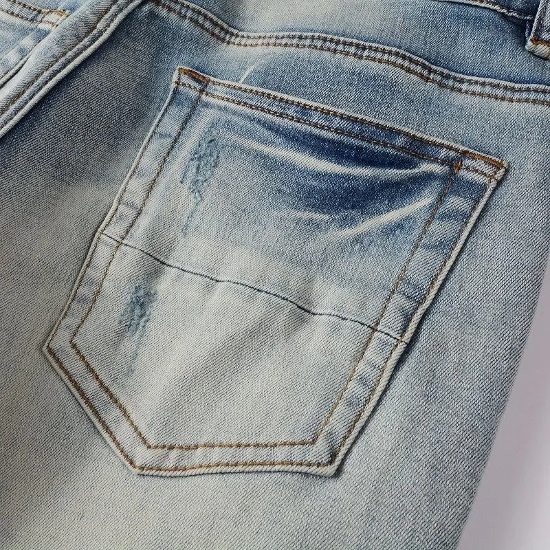 P166 Top replica AMIRI jeans trousers AMIRI high street basic ripped tight stretch jeans trousers Amiriamiri is transliterated as Emil, which is the name of the founder. Mike Amiri, the founder of amiri, grew up in Los Angeles, USA. He was influenced by the local street culture Rock since he was a child, so he founded the amiri brand named after himself. A variety of trendy clothing meets the needs of different fashion players. Amiri clothing has novel and unique styles and is a well-known street brand in the United States. Many of its styles and styles are loved by many street photographers. Various clothing styles meet the needs of different people, show their unique temperament, and show the trend of dressing. amiri's jeans are relatively famous. Not only do they have many styles, but the quality of the jeans is also very good. Many celebrities have also worn amiri brand jeans.  The jeans of the amiri brand break through the production process and cutting of the original jeans. The fabrics are relatively soft and comfortable, and are not as hard as some jeans, which can irritate the skin and cause the skin to bleed when worn. Los Angeles trendy brand Amiri's jeans are made with great detail from tailoring to texture, adding wrinkles, bullet holes, damage and other details to add to the trendiness of the jeans. You can choose the style that suits you according to your own needs. Only when you wear a suitable style can you have a certain sense of fashion.  In recent years, high street has become a word that appears more and more frequently in men's clothing. High street style has also become an important direction for everyone's matching. High street related items are basically inseparable from oversize or off-shoulder tops. The lower body is matched with trackpants or tight-fitting denim. In my opinion, the most representative one is perhaps annihilation. Color; picture color Size: m l xl xxl