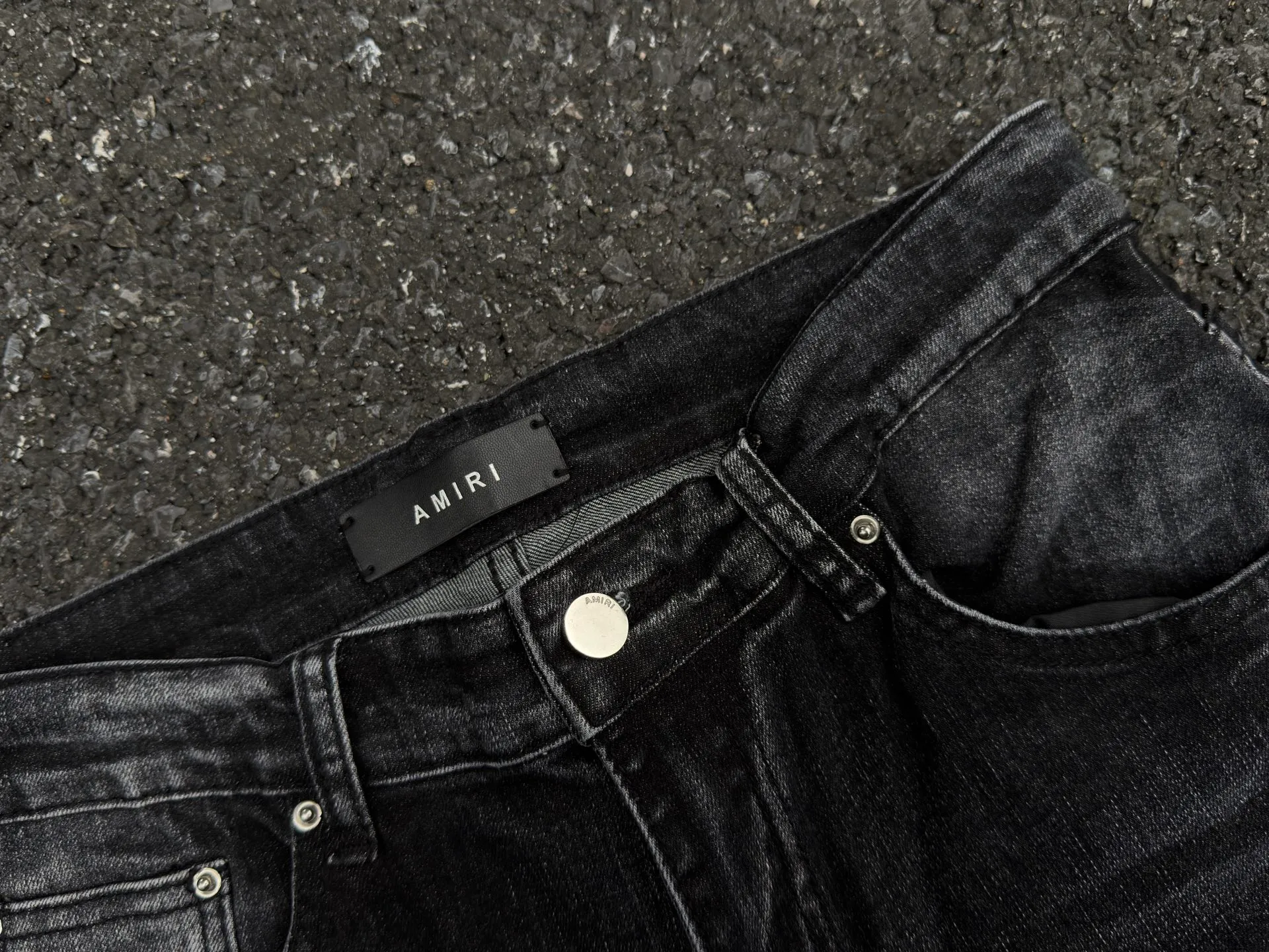 P240 💰AM02 AMIRI new jeans, washed ripped holes, whiskering leather denim trousers, same style for men and women Size: S-XL (28-34)