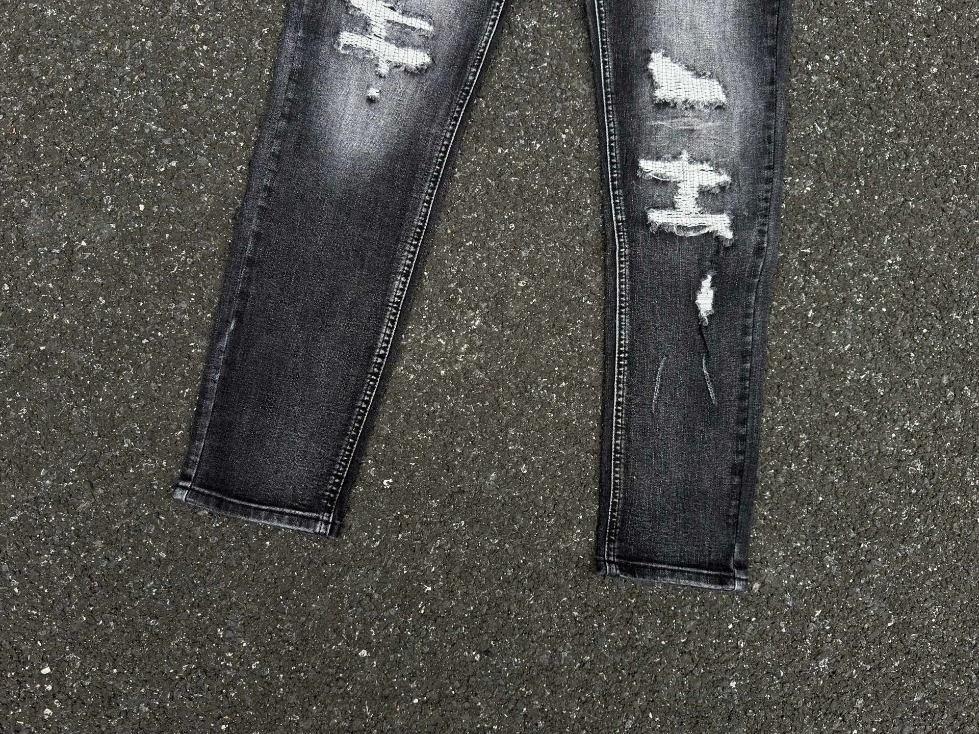 P240 💰AM02 AMIRI new jeans, washed ripped holes, whiskering leather denim trousers, same style for men and women Size: S-XL (28-34)