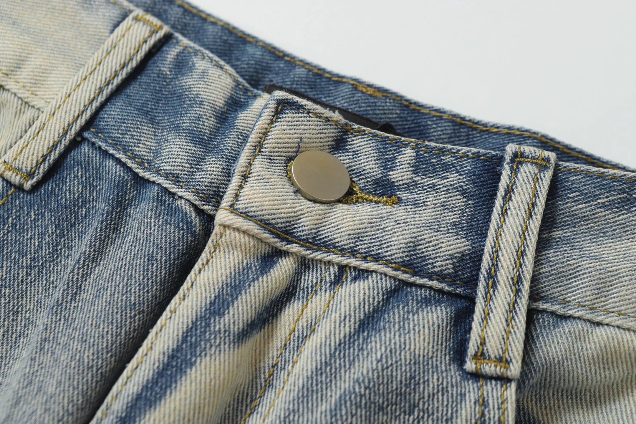 P236 Actual photo [High quality] Code: B08 Color: Picture color Size: S to XXXL AMIRI patch embroidery jeans trousers AMIRI high street basic ripped loose casual versatile jeans trousers amiri brand jeans break the production process and cutting of the original jeans, the fabrics are softer and more comfortable Hand-sewn collar label Customized logo buttons Genuine leather tag Size Pants length Waist Hips Unit cm S 98 68 100 M 99 72 104 L 100 76 108 XL 101 80 112 XXL 102 84 116 XXXL 103 88 120