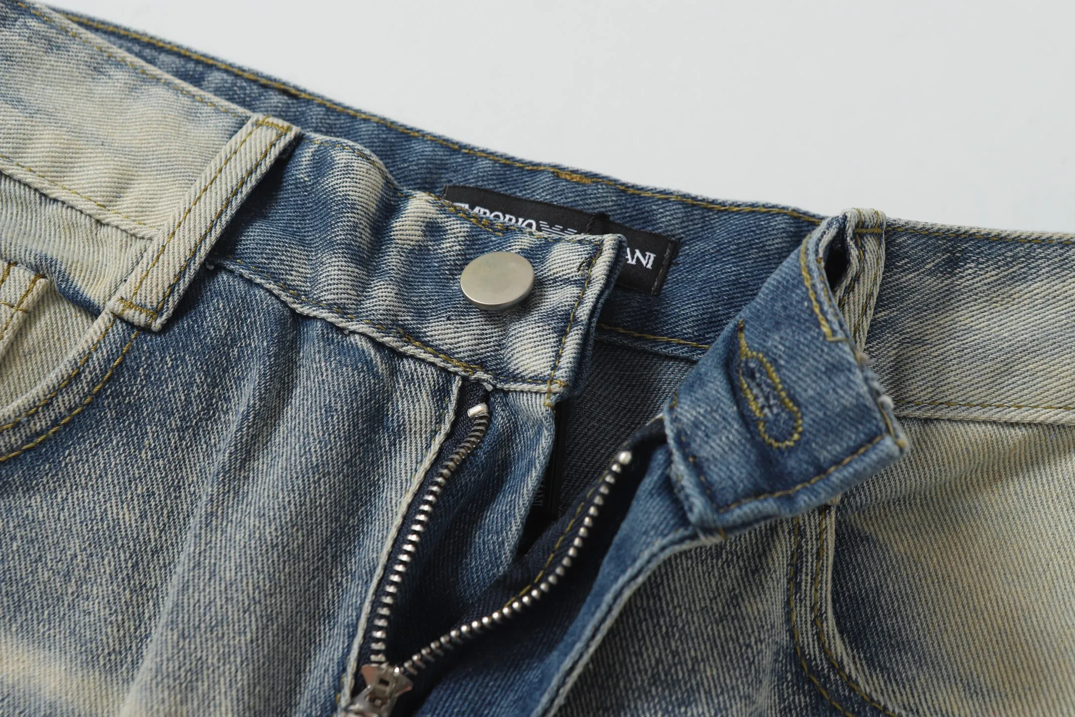 P236 Actual photo [High quality] Code: B08 Color: Picture color Size: S to XXXL AMIRI patch embroidery jeans trousers AMIRI high street basic ripped loose casual versatile jeans trousers amiri brand jeans break the production process and cutting of the original jeans, the fabrics are softer and more comfortable Hand-sewn collar label Customized logo buttons Genuine leather tag Size Pants length Waist Hips Unit cm S 98 68 100 M 99 72 104 L 100 76 108 XL 101 80 112 XXL 102 84 116 XXXL 103 88 120