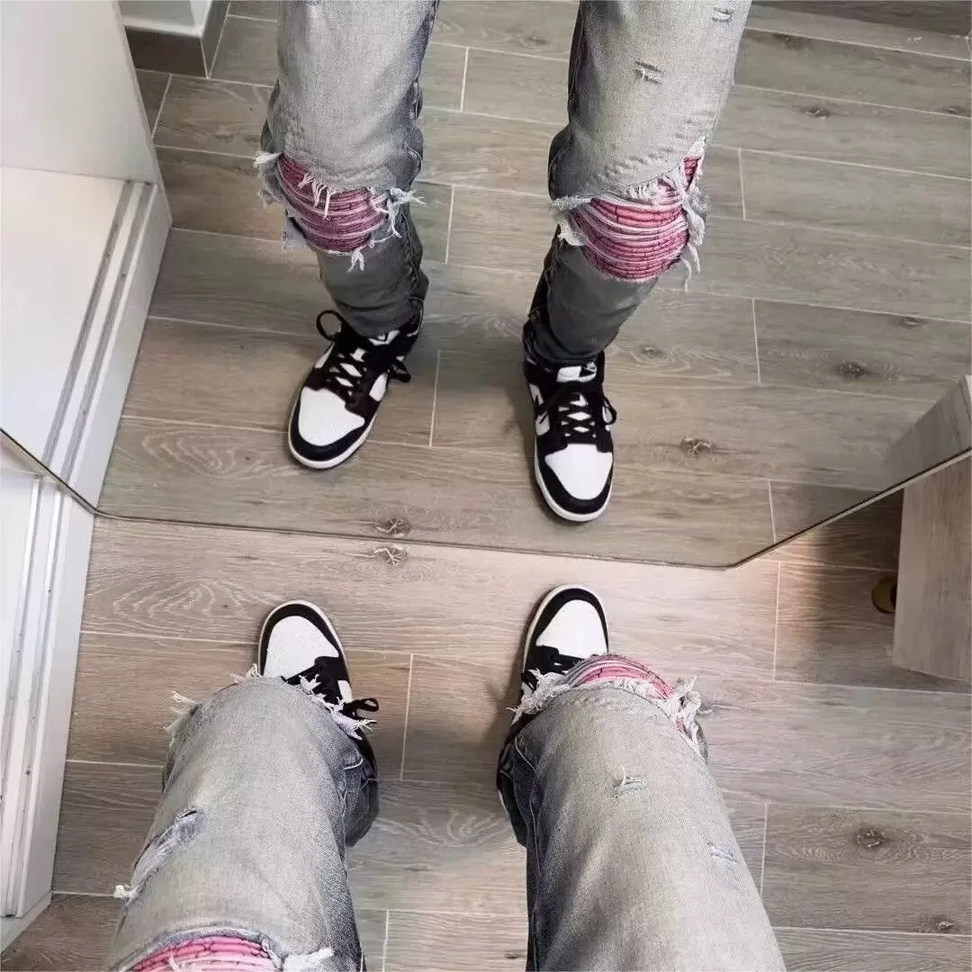 #M67 P168💰 AMIRI patch embroidery jeans trousers AMIRI high street basic ripped tight elastic jeans trousers amiri brand jeans break the production process and cutting of the original jeans, the fabrics are softer and more comfortable Hand-sewn collar label Customized logo buttons Genuine leather tag Color: Picture color Size: 30-32-34-36
