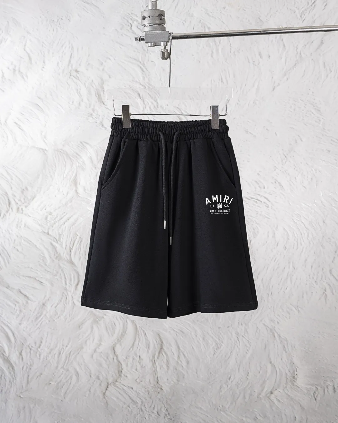 P180 AMIRI new shorts, classic printed shorts, light luxury, a must-have item for daily commuting for men and women, correct version, welcome to compare, detailed features · Made of 360g Xinjiang cotton double yarn fish scale terry fabric · Elastic waistband · Double needle stitching and cross-stitching process Color: black/grey Size: S M L XL XXL (please state your height and weight when placing an order)