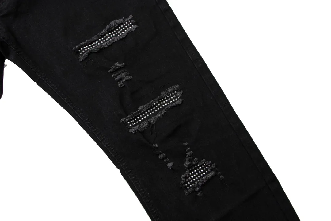 P230 [next day] AMIRI MX1 Hot Diamond High Street Jeans Slim Fit Stretch Washed Knife Cut Hole Trousers FOG High Street Men's Fashion AMIRI Black Leather Hot Diamond Jeans Washed by Ningbo Factory Front and Back Whiskers on the trouser legs are fading, full of high-end sense Partial destruction of the knees and leather patchwork design Already used as facade design Leather waist nameplate Customized crotch placket hardware with engraved molding The focus of this style is not on washing, but on the shape and pattern of damage. The secret lies in the craftsmanship of the master. The cost of post-production grinding, machining, knife cutting, etc. These hand-made products are far beyond comparison with assembly line products. Color: Black Size: 28 30 32 34 (s-XL) Detailed sizes can be found in Figure 9